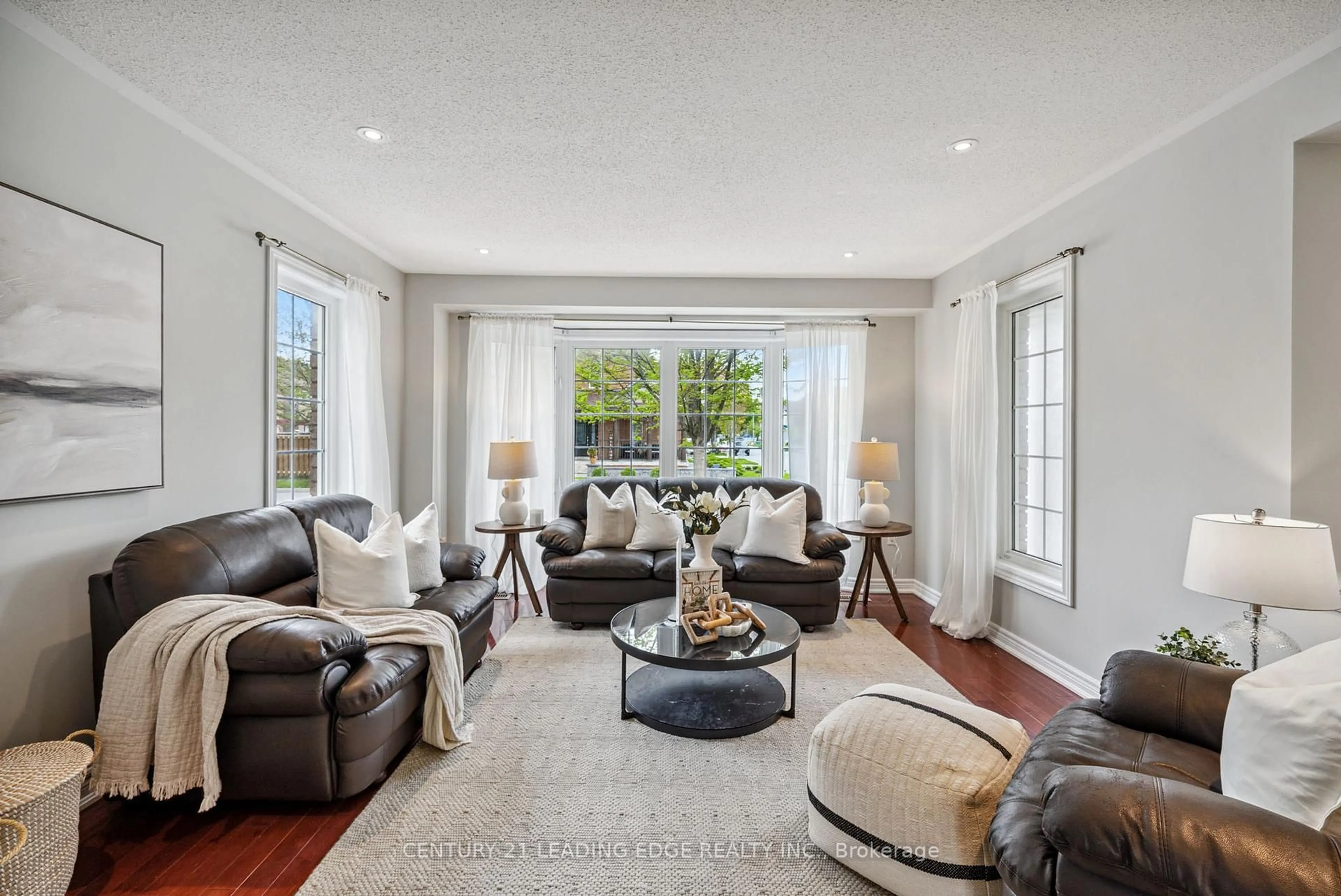 Living room with furniture, unknown for 29 Alden Sq, Ajax Ontario L1T 4Z2