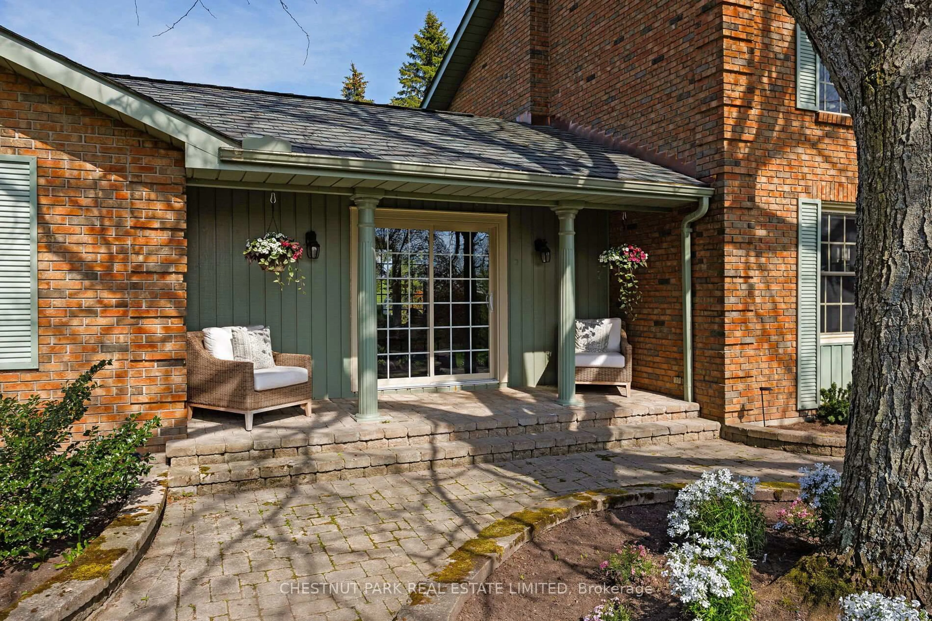 Patio, street for 2410 Ashbridge Rd, Scugog Ontario L9L 1B4