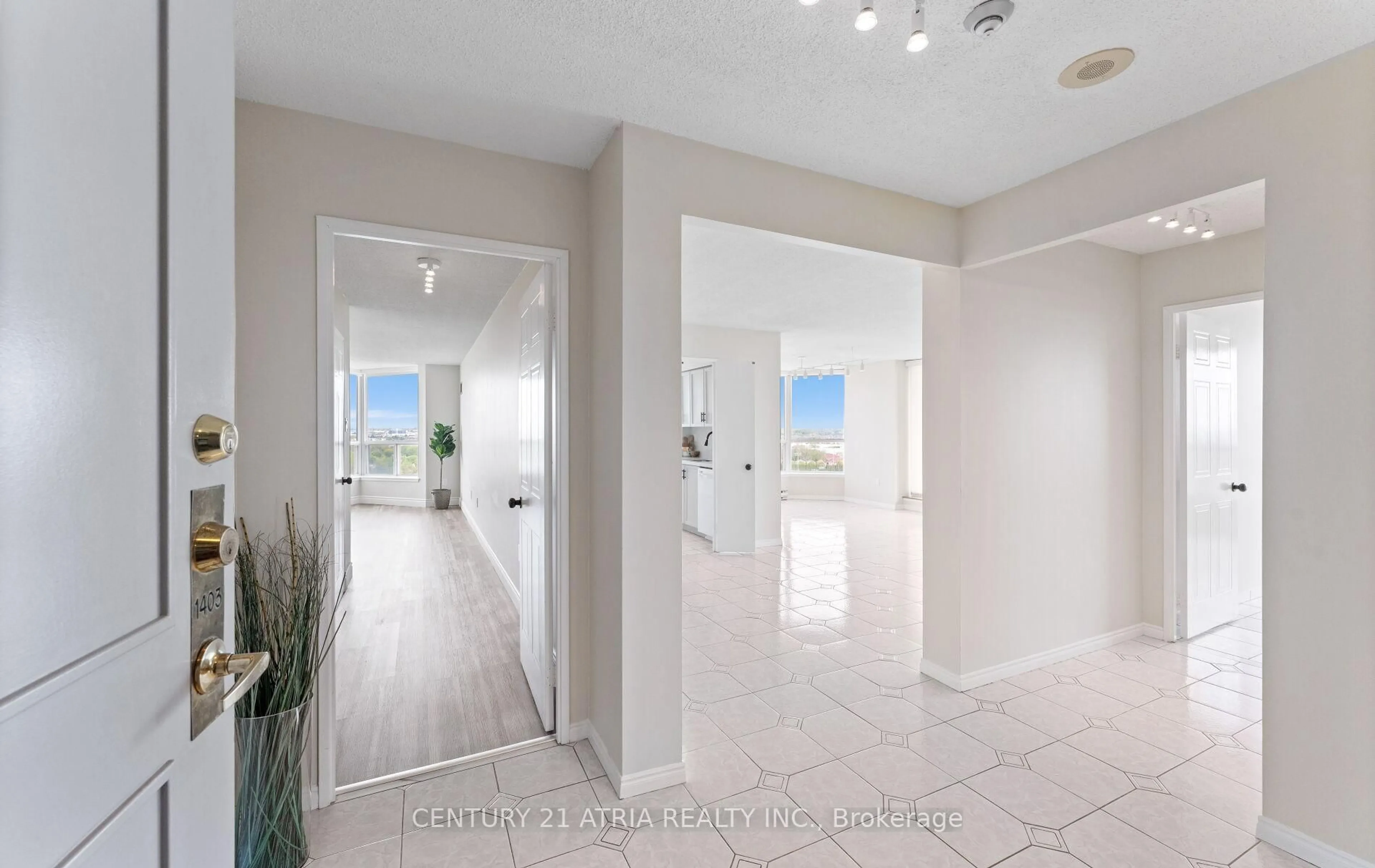 Indoor entryway for 430 McLevin Ave #1403, Toronto Ontario M1B 5P1