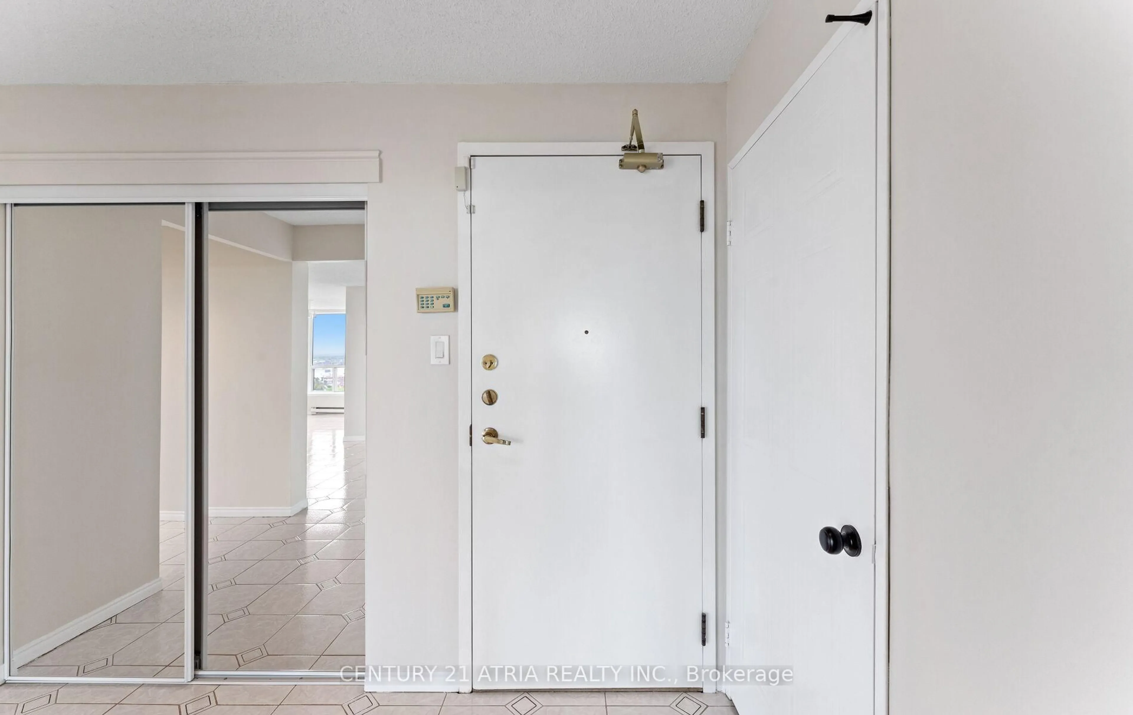 Indoor entryway for 430 McLevin Ave #1403, Toronto Ontario M1B 5P1