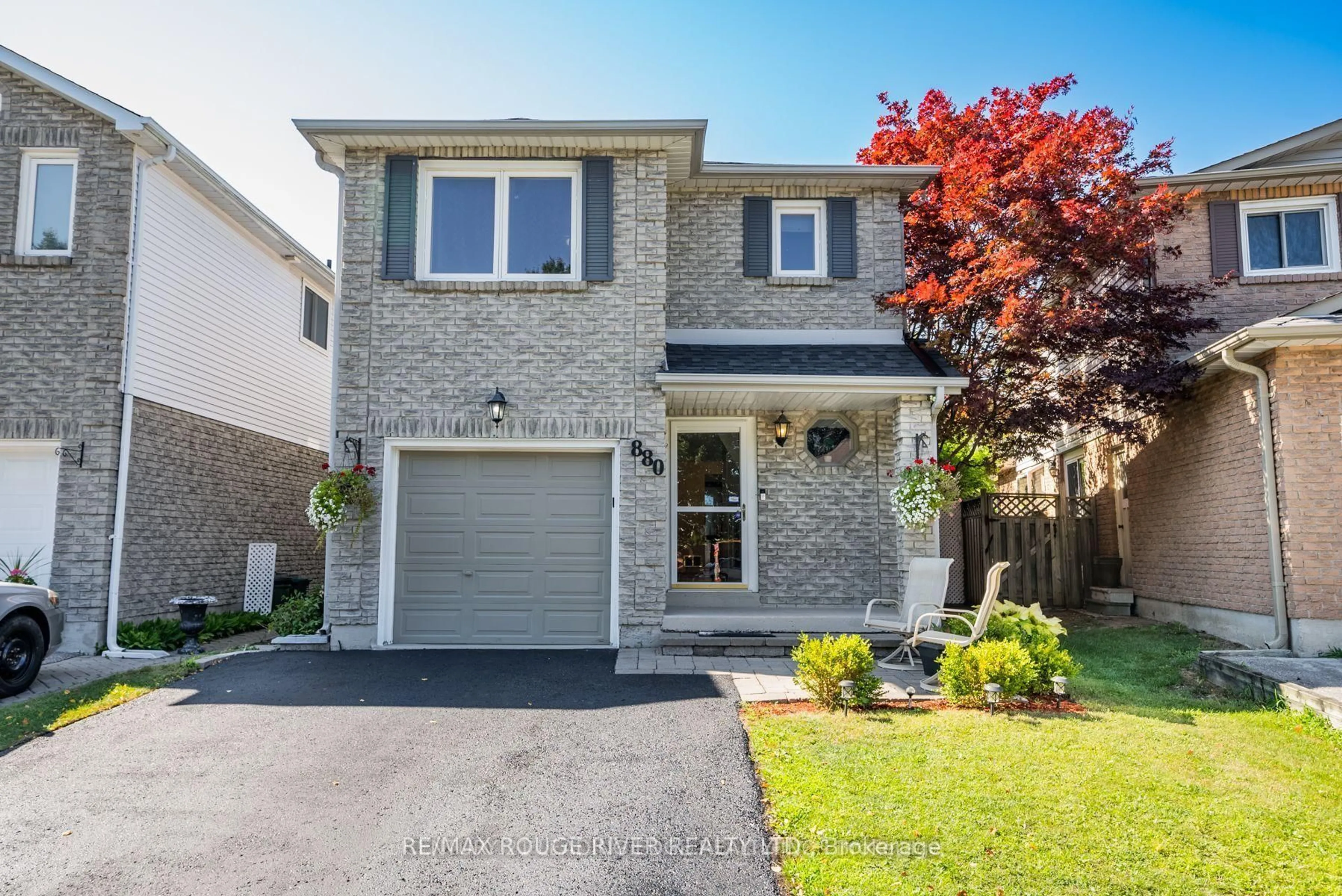 Home with brick exterior material, street for 880 Castlegrove Ave, Oshawa Ontario L1J 7Y4