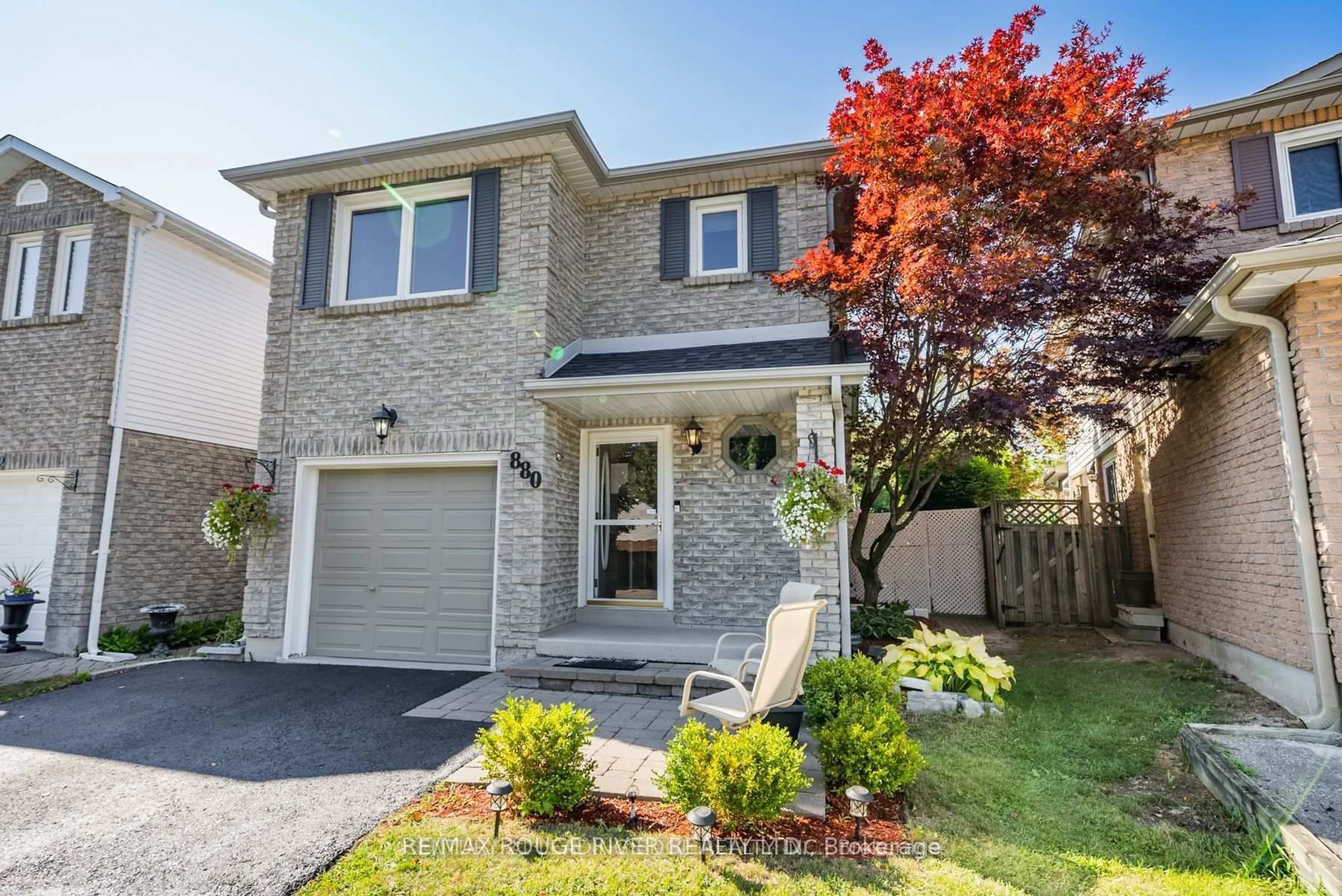 Home with brick exterior material, street for 880 Castlegrove Ave, Oshawa Ontario L1J 7Y4