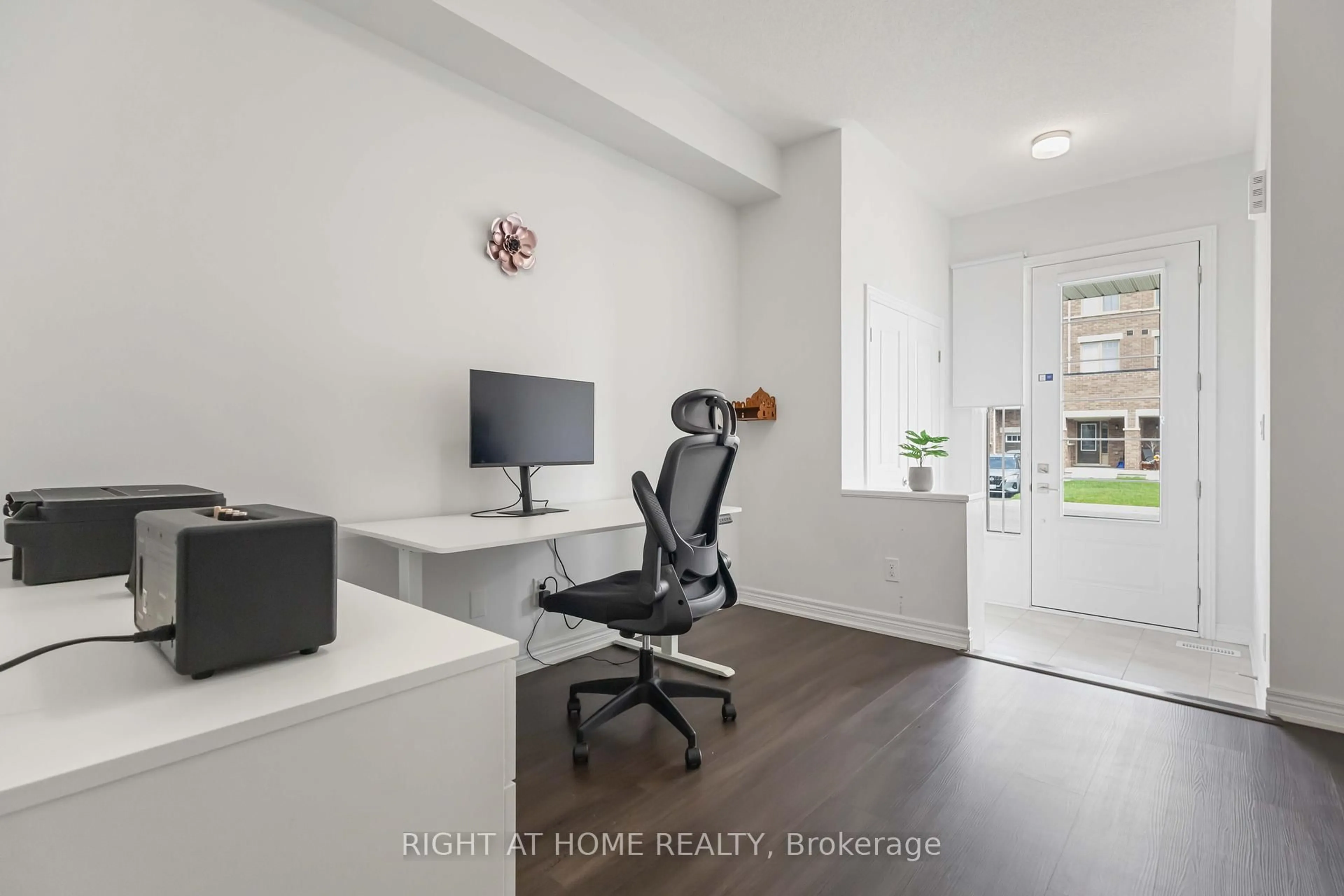 A pic of a room for 2020 Cameron Lott Cres, Oshawa Ontario L1L 0S1
