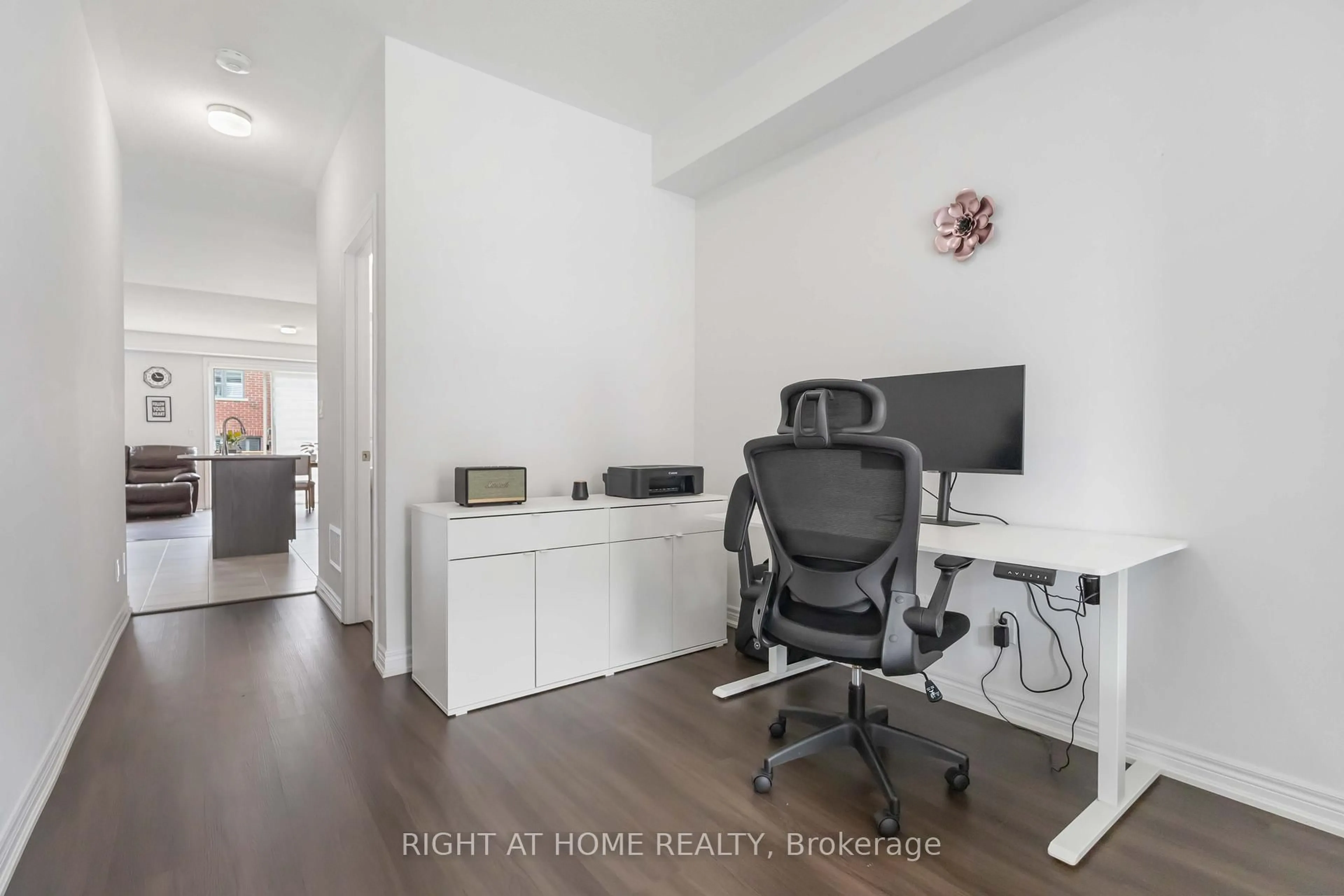 A pic of a room for 2020 Cameron Lott Cres, Oshawa Ontario L1L 0S1