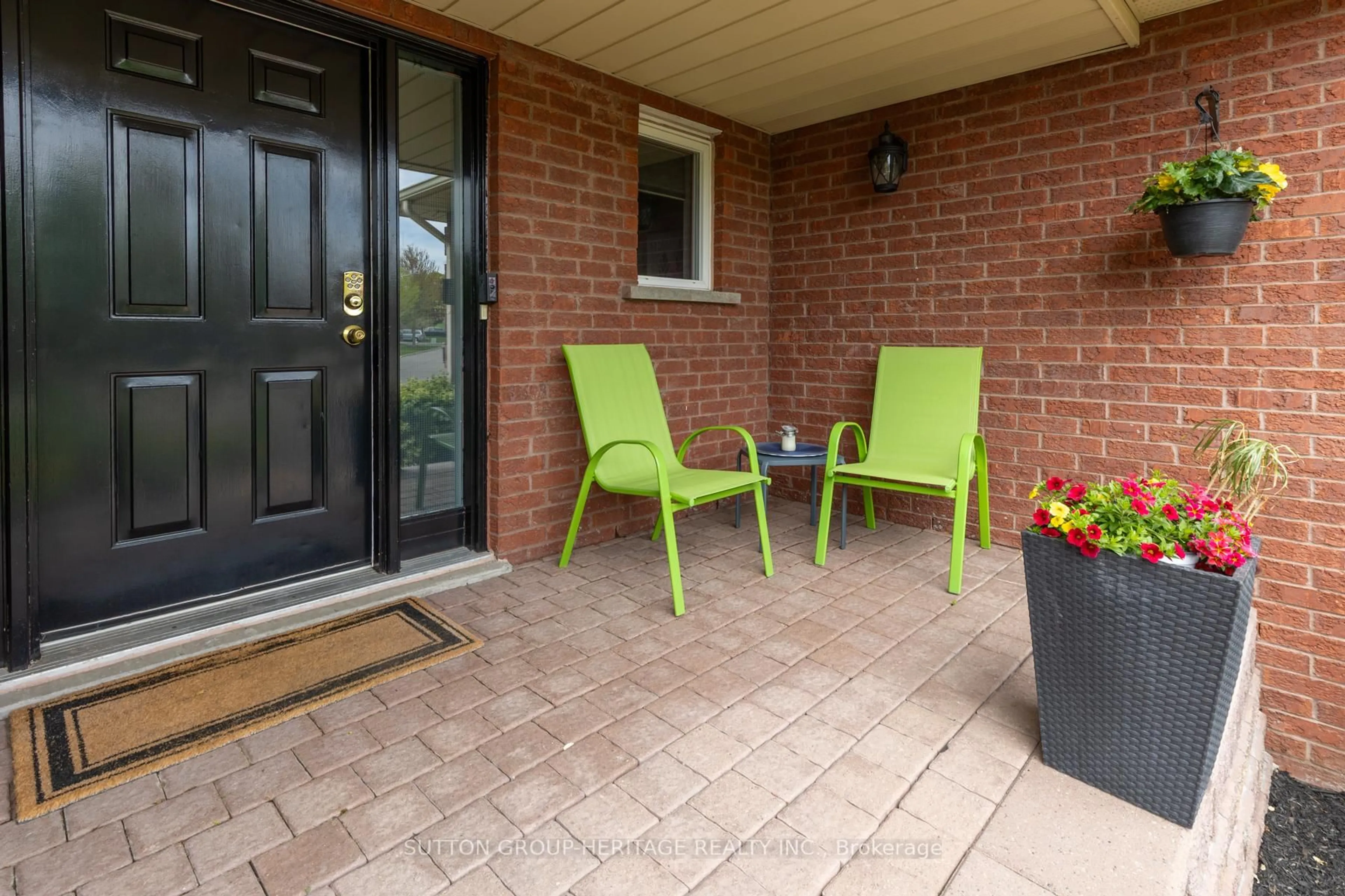 Patio, street for 16 Winter Crt, Whitby Ontario L1N 8Y2
