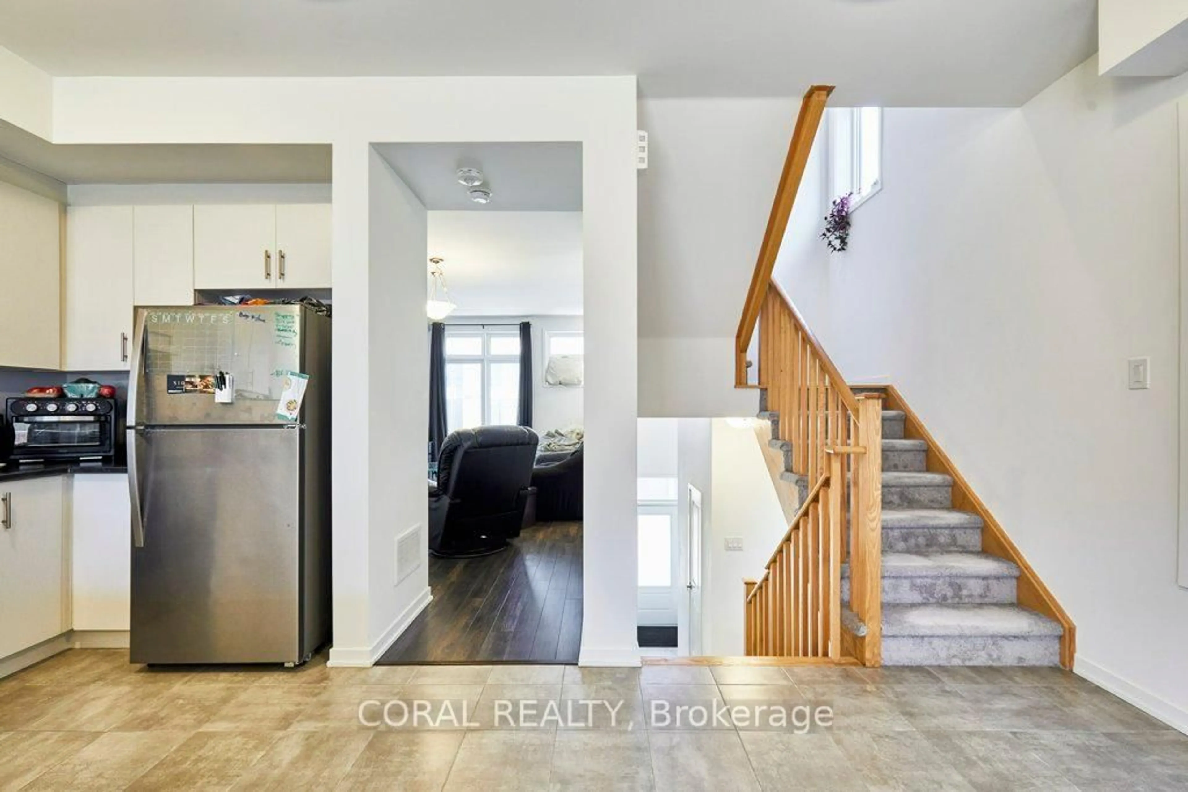 Indoor entryway for 774 Heathrow Path, Oshawa Ontario L1K 3G4