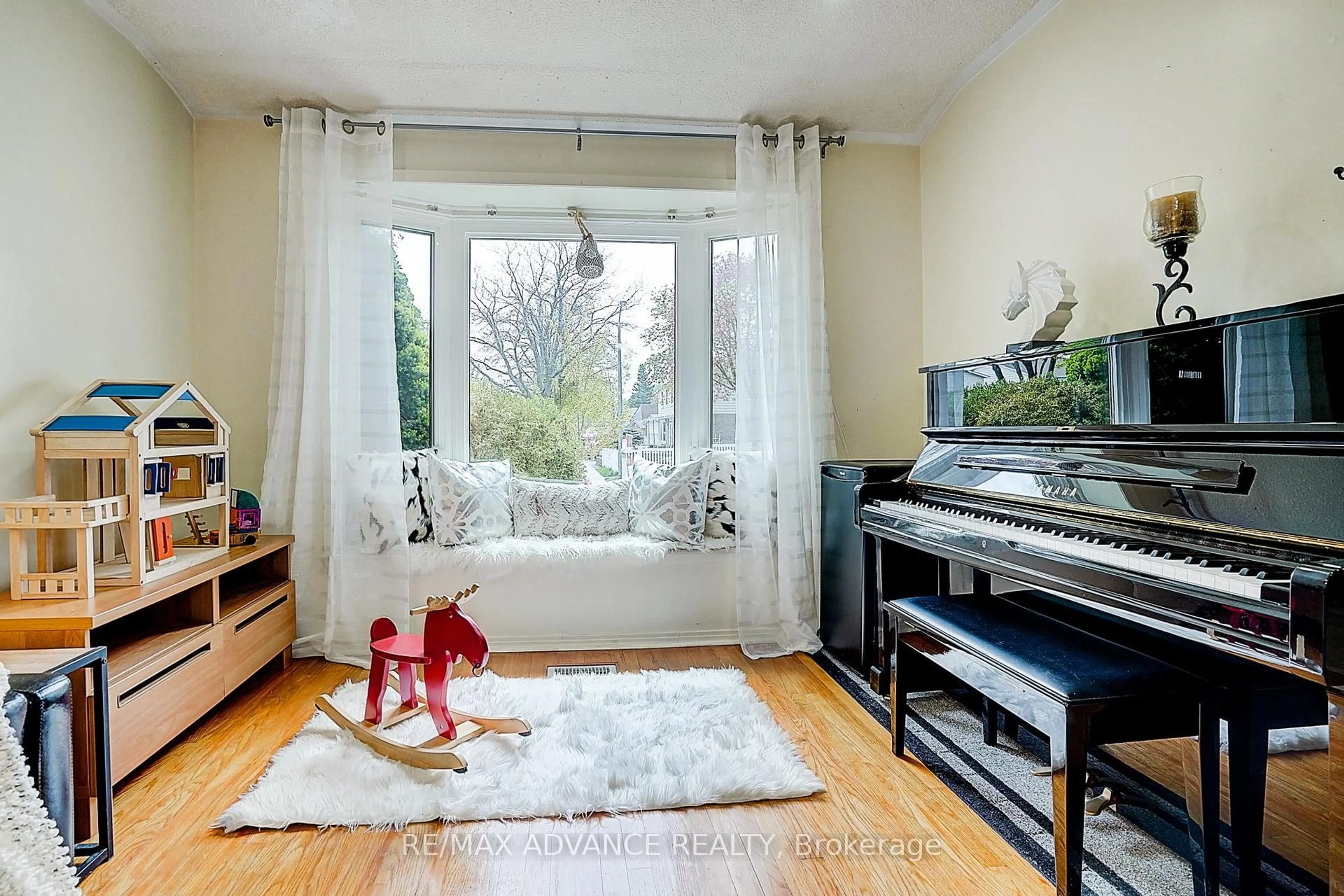 Unknown for 86 Placentia Blvd, Toronto Ontario M1S 4C5