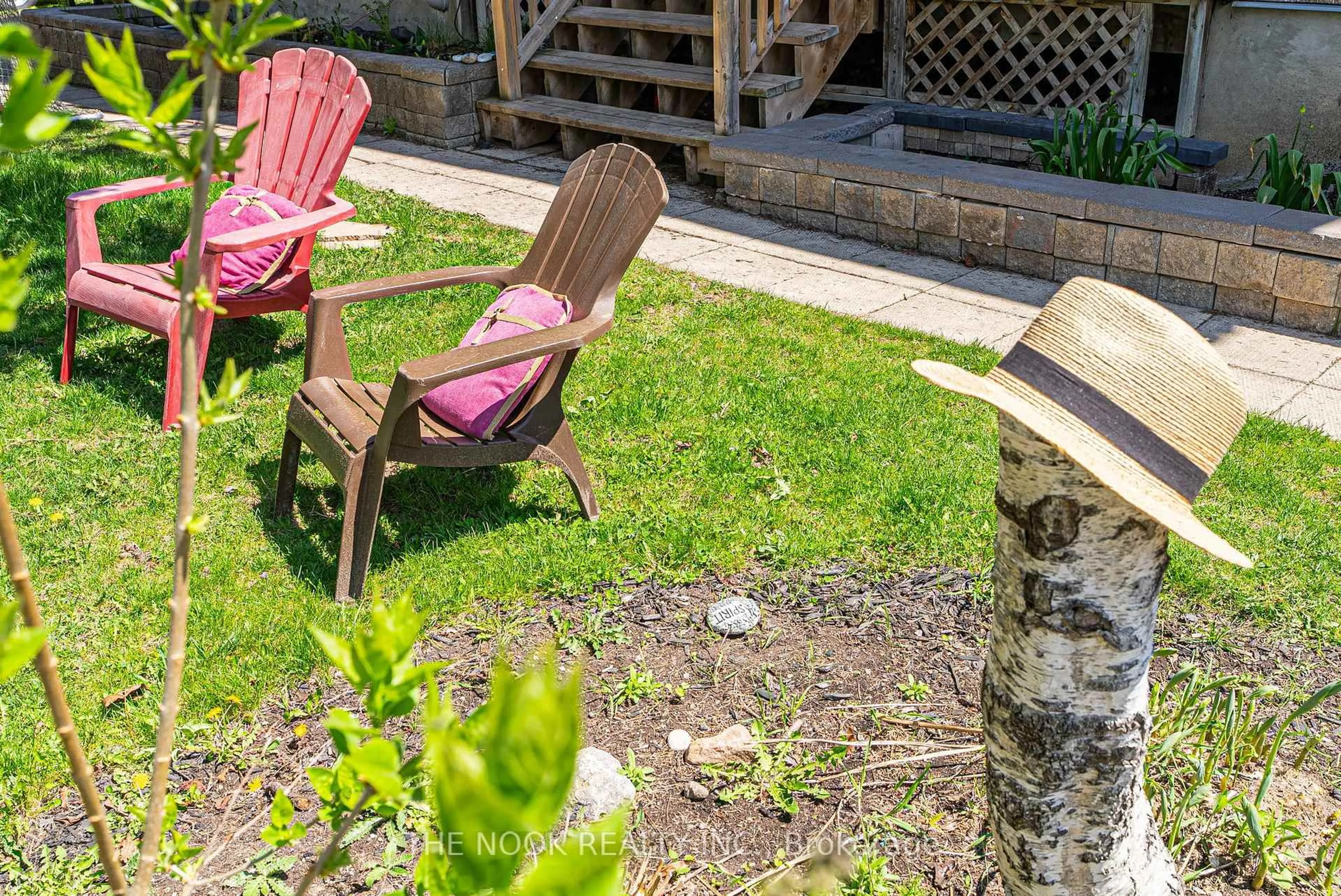 Patio, street for 629 Dunn Cres, Pickering Ontario L1W 3T3