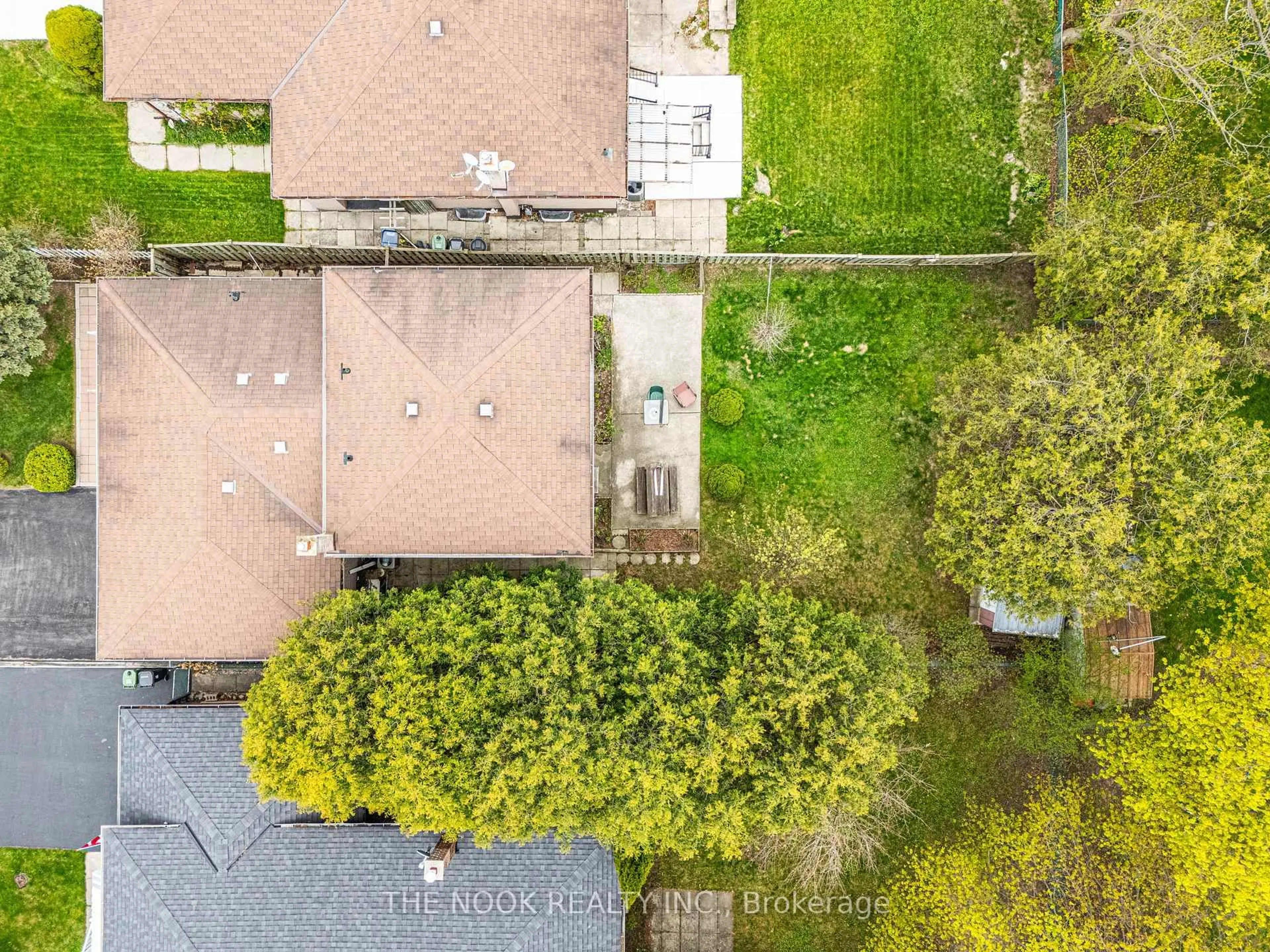 A pic from outside/outdoor area/front of a property/back of a property/a pic from drone, street for 5 Starlake Dr, Toronto Ontario M1G 3C3