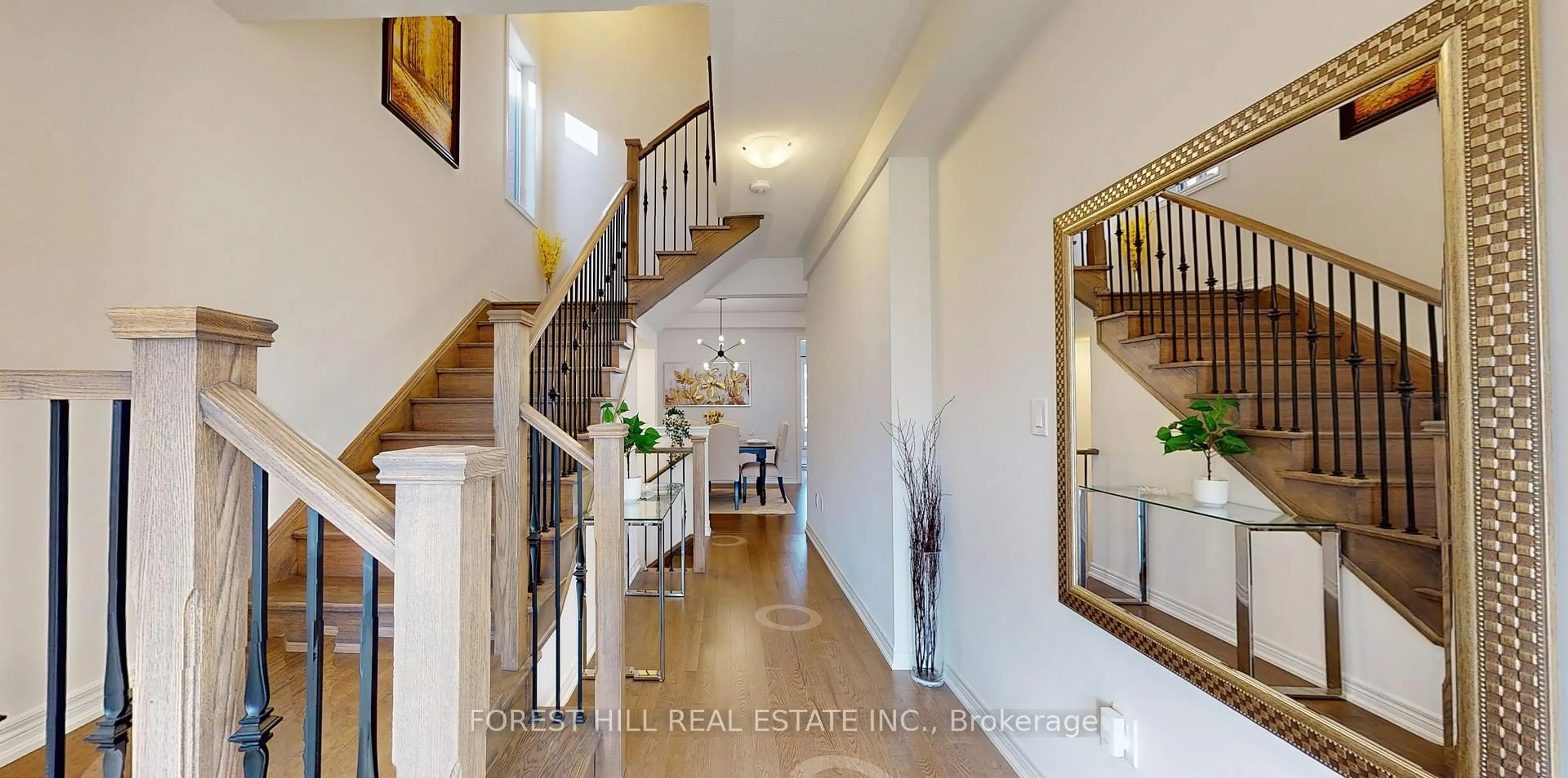Indoor foyer for 24 Vickery St, Whitby Ontario L1P 0L2