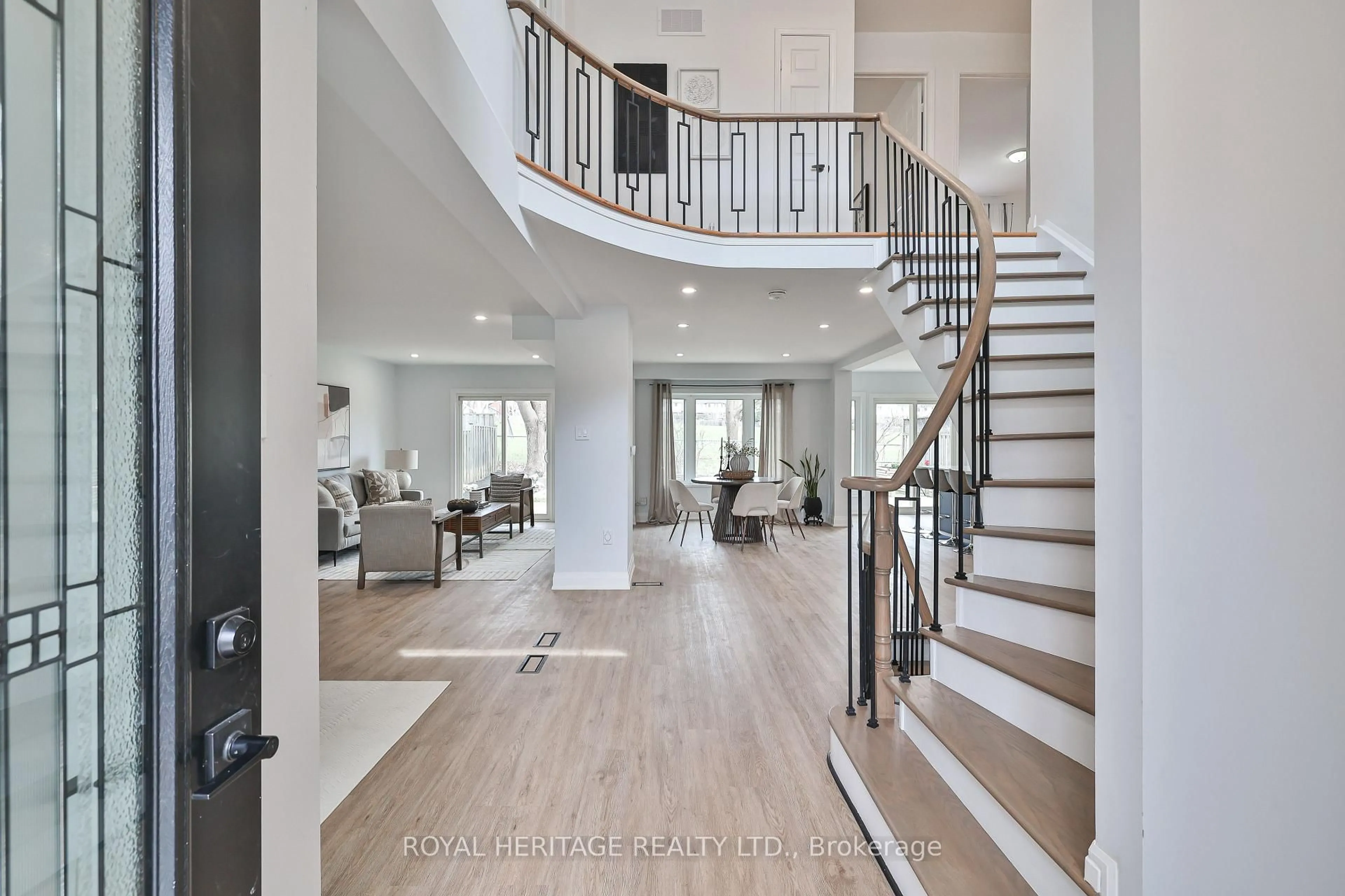 Indoor entryway for 1131 Harvest Dr, Pickering Ontario L1X 1B5