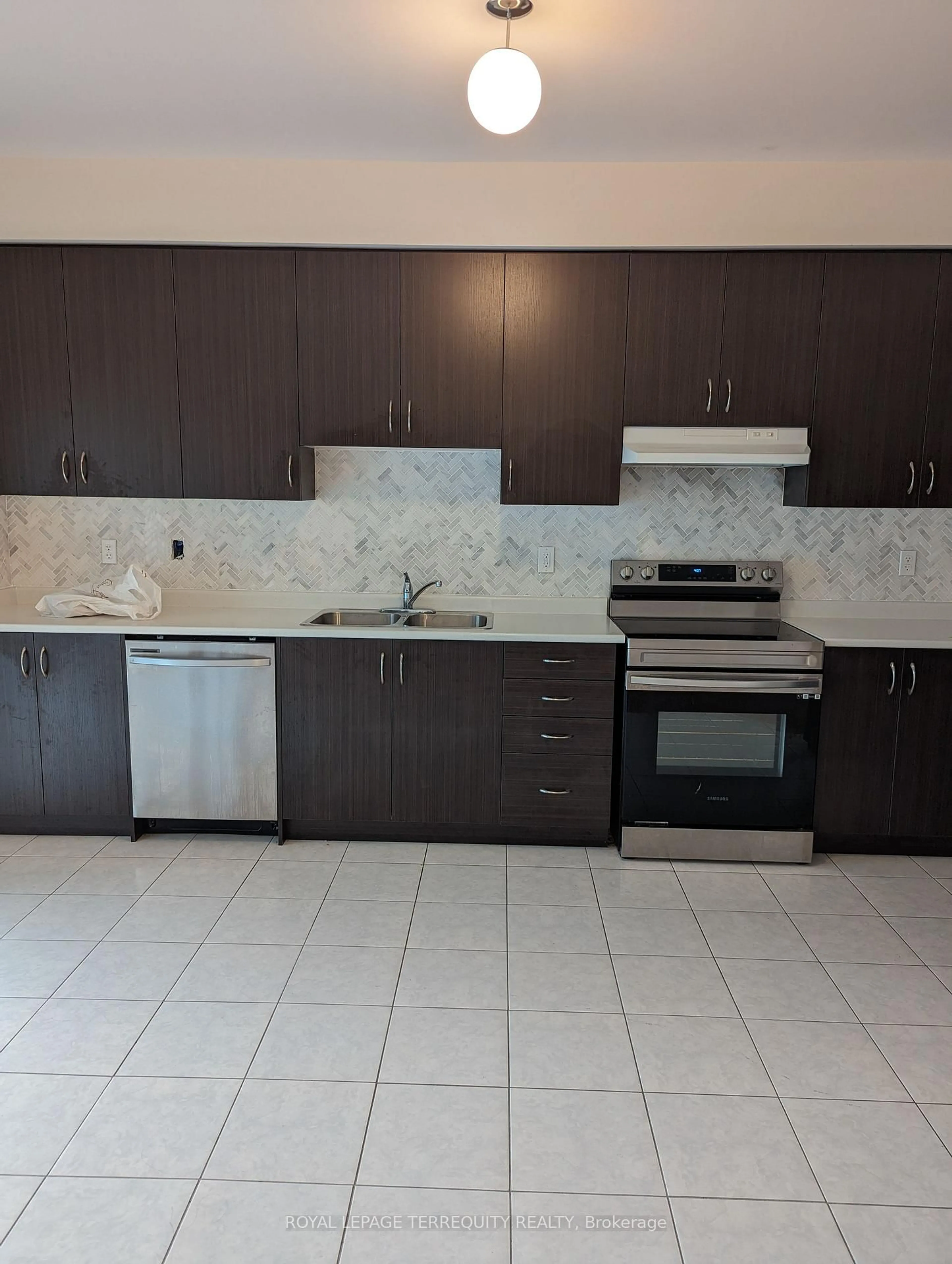 Standard kitchen, ceramic/tile floor for 2420 Angora St, Pickering Ontario L1X 0M6