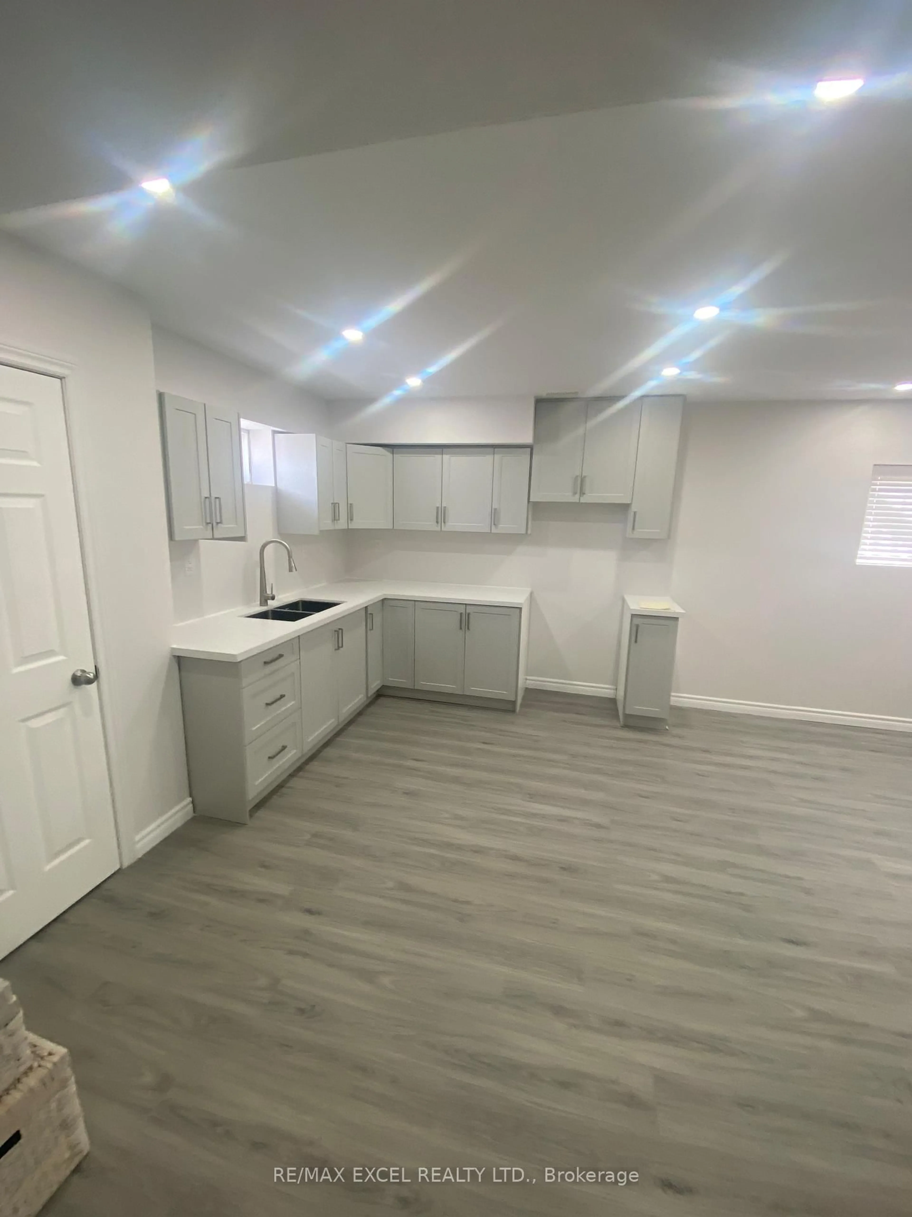 Unknown for 1063 Skyridge Blvd, Pickering Ontario L1X 0G5