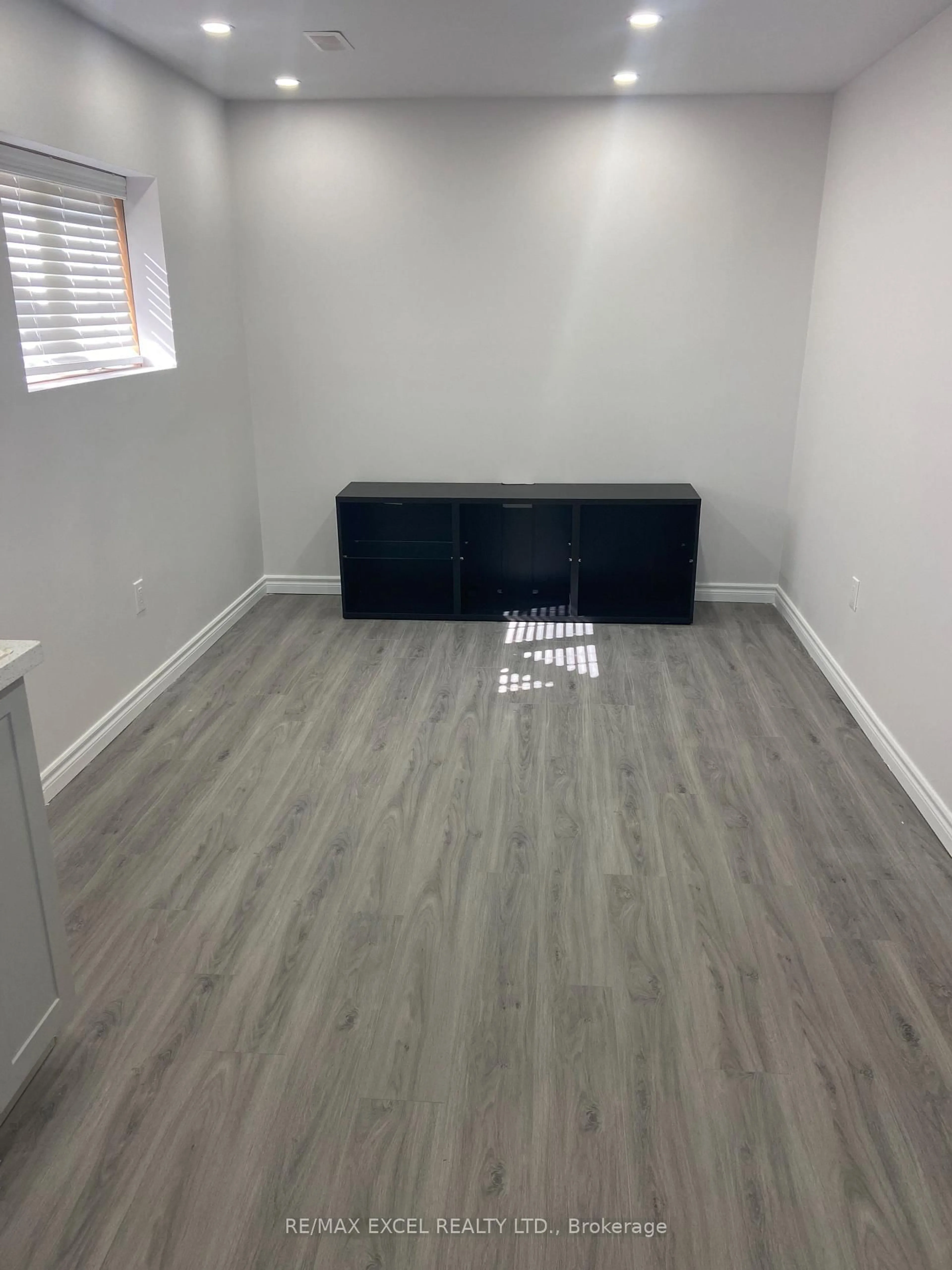 A pic of a room for 1063 Skyridge Blvd, Pickering Ontario L1X 0G5