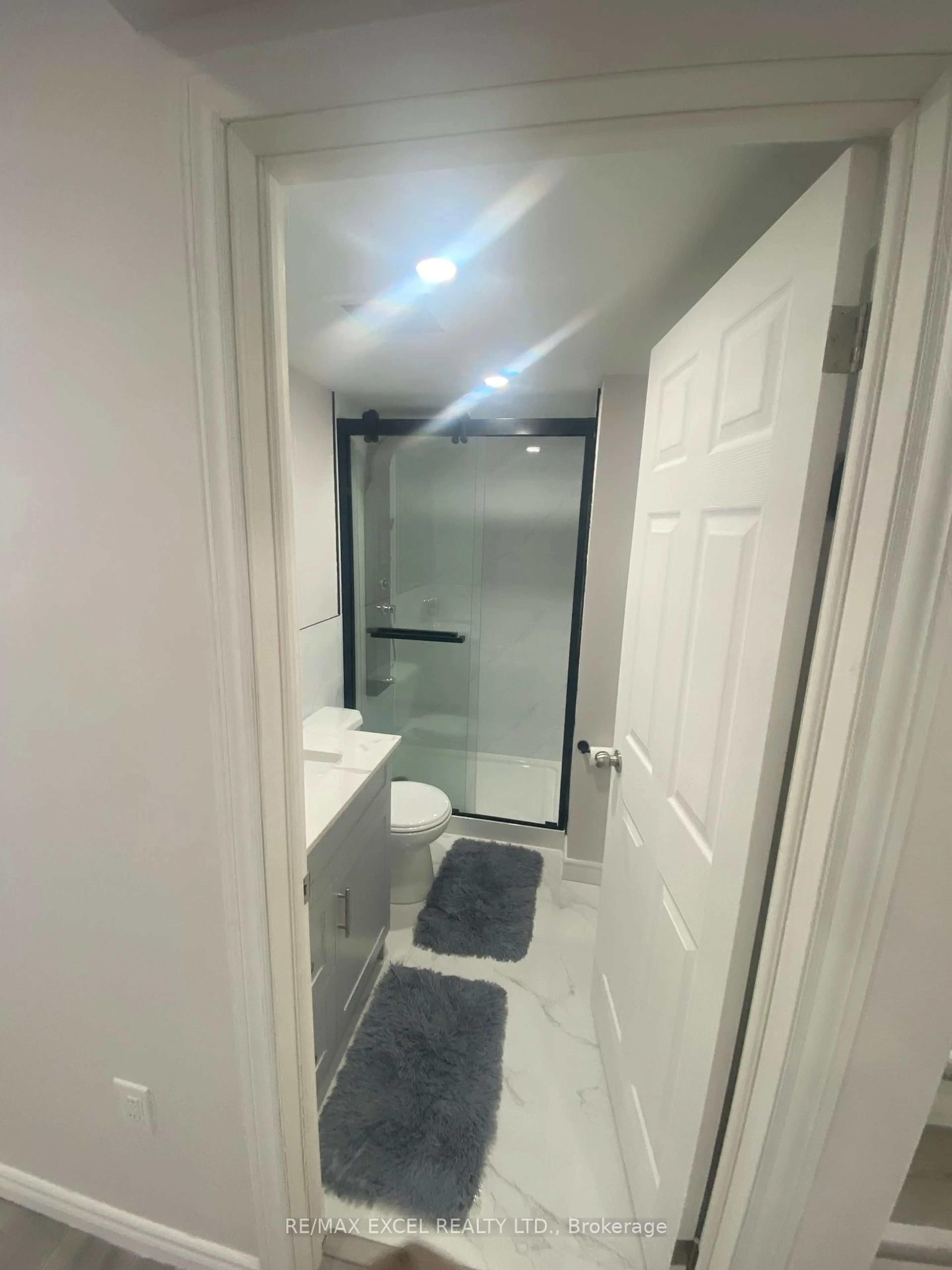 A pic of a room for 1063 Skyridge Blvd, Pickering Ontario L1X 0G5