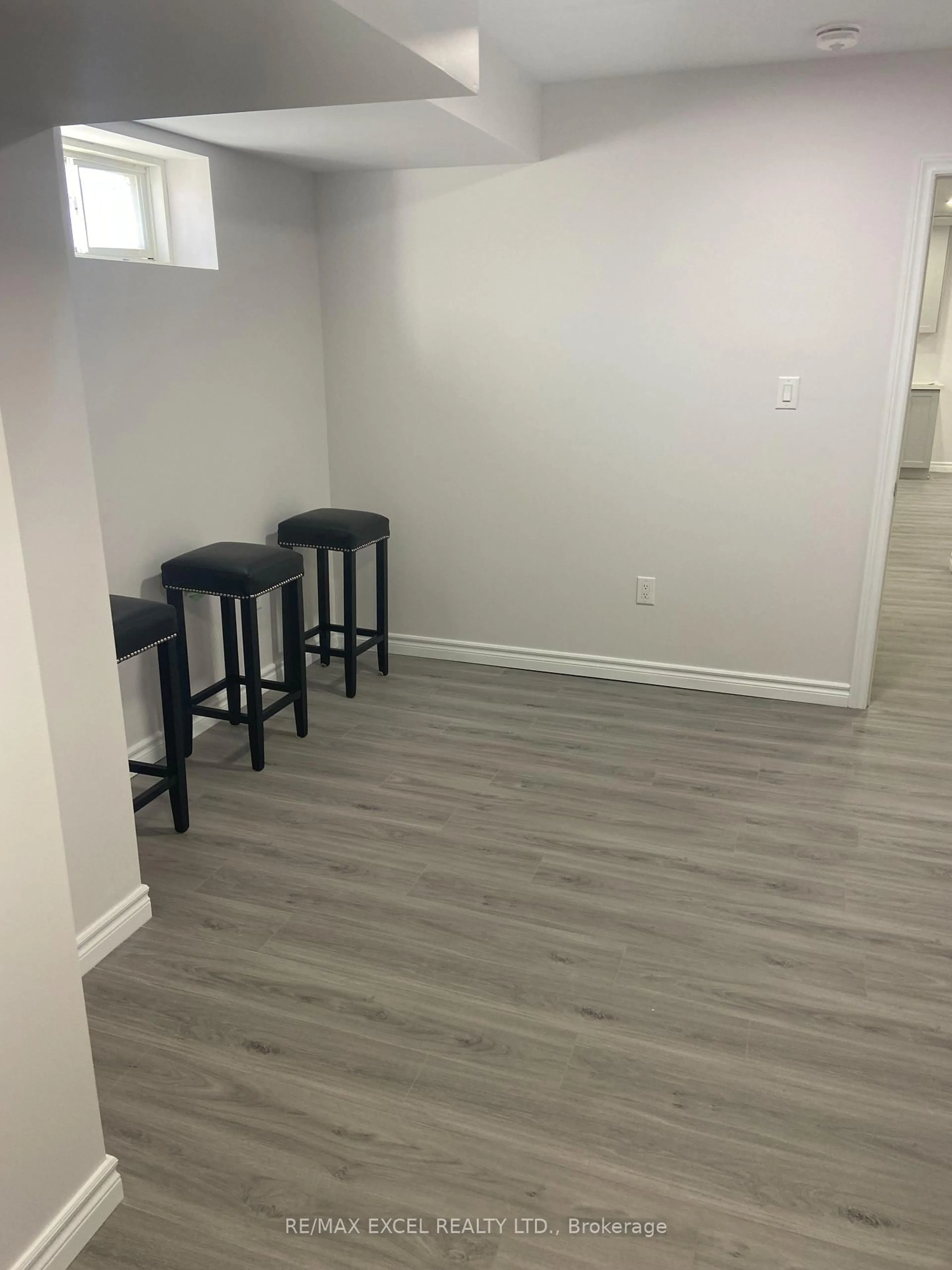 A pic of a room for 1063 Skyridge Blvd, Pickering Ontario L1X 0G5