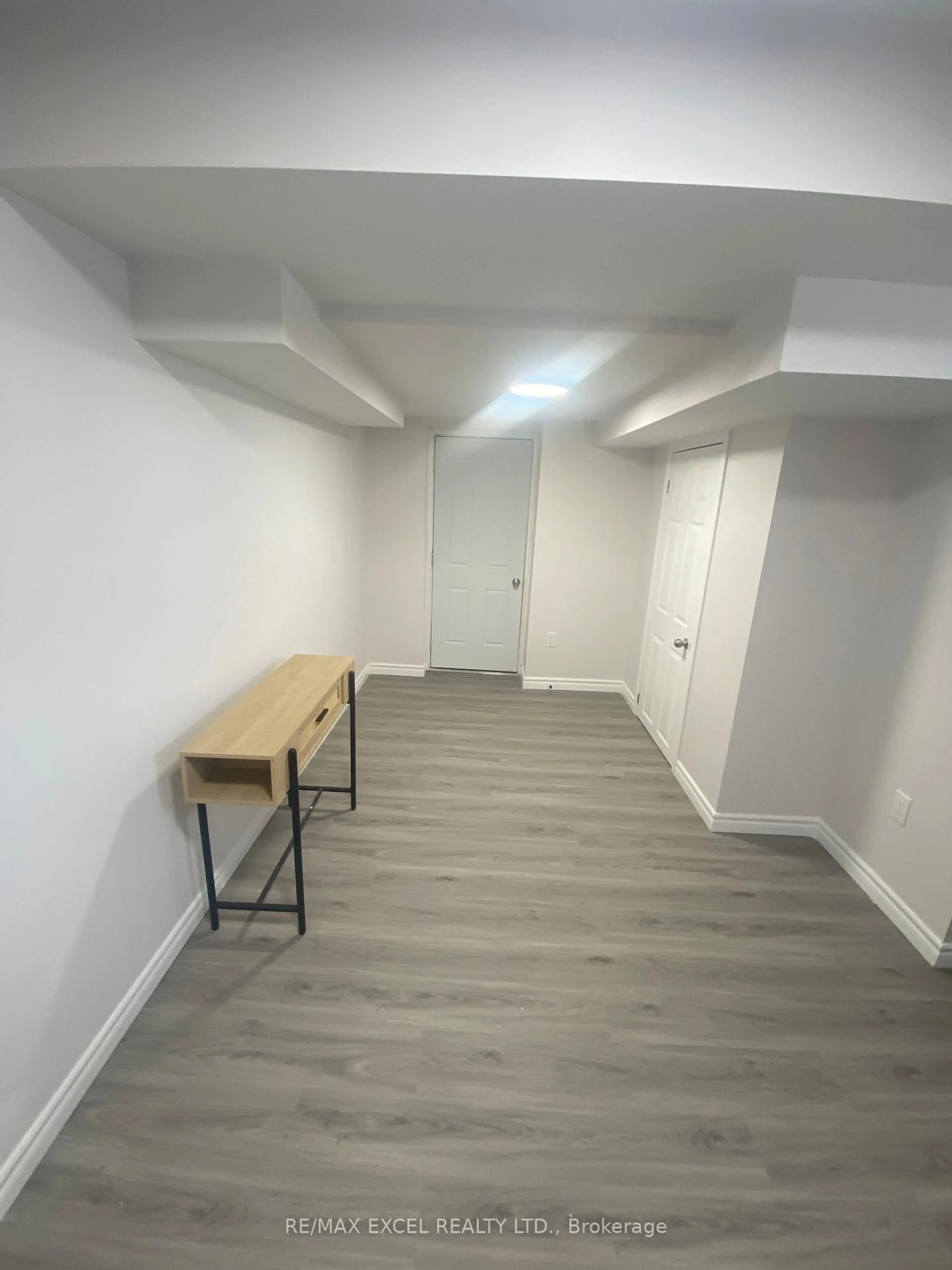 A pic of a room for 1063 Skyridge Blvd, Pickering Ontario L1X 0G5