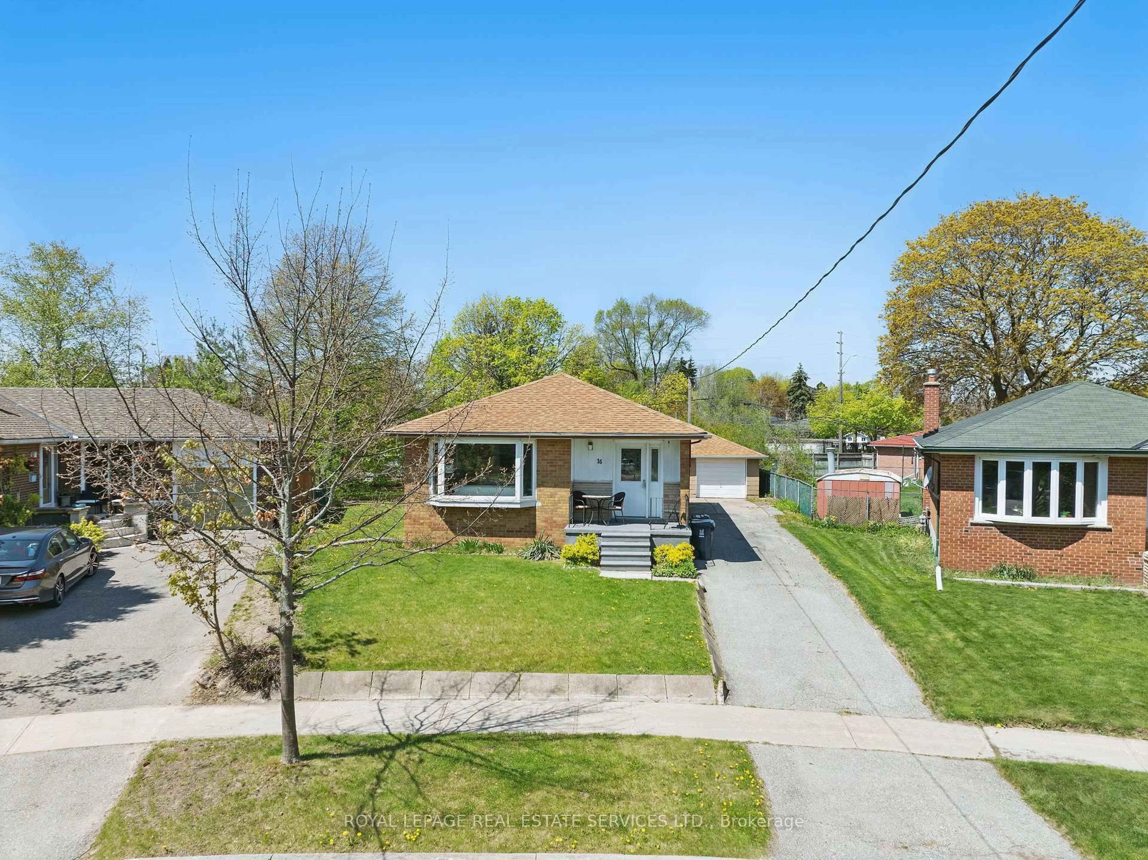 A pic from outside/outdoor area/front of a property/back of a property/a pic from drone, street for 16 Denver Pl, Toronto Ontario M1H 2P1