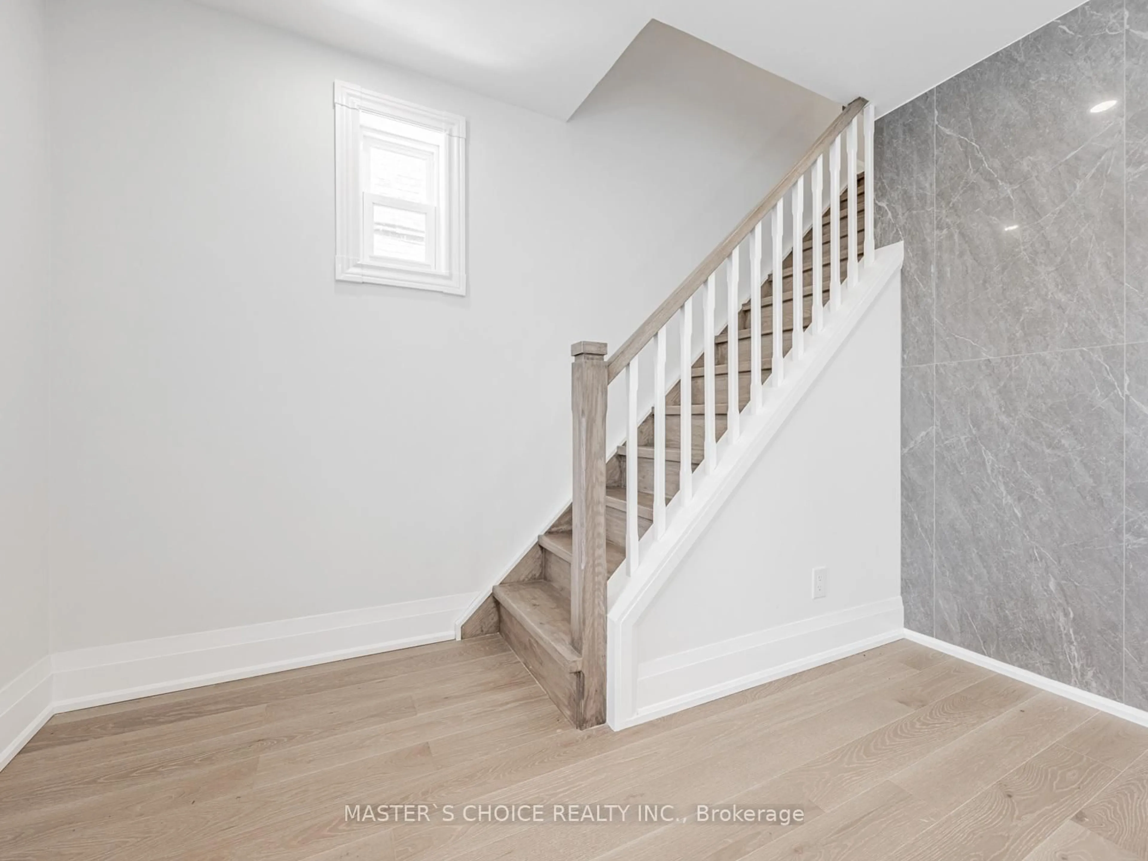 Stairs for 127 Highfield Rd, Toronto Ontario M4L 2T9