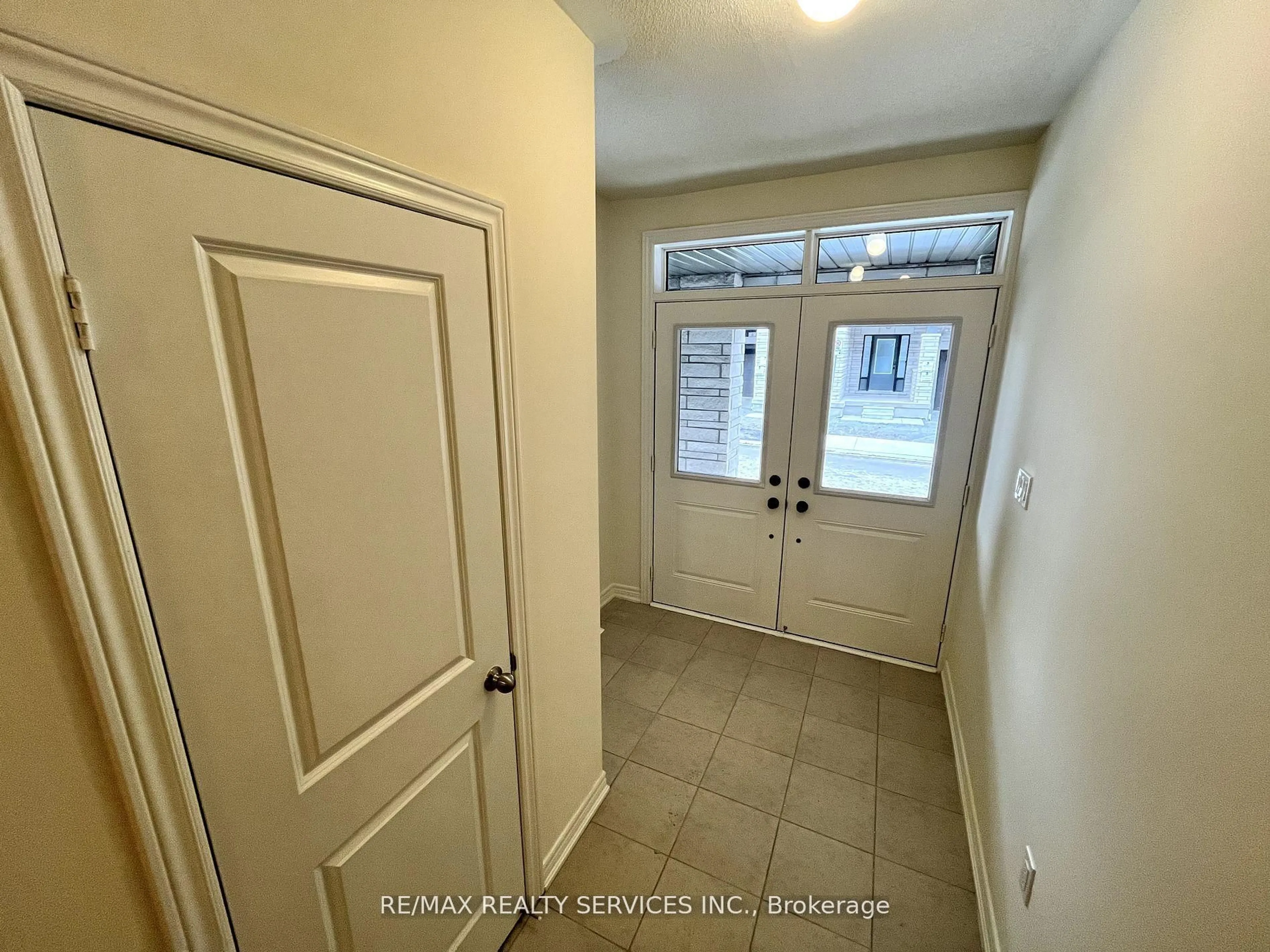 Indoor entryway for 5 Nimmo Lane, Ajax Ontario L1S 0H2