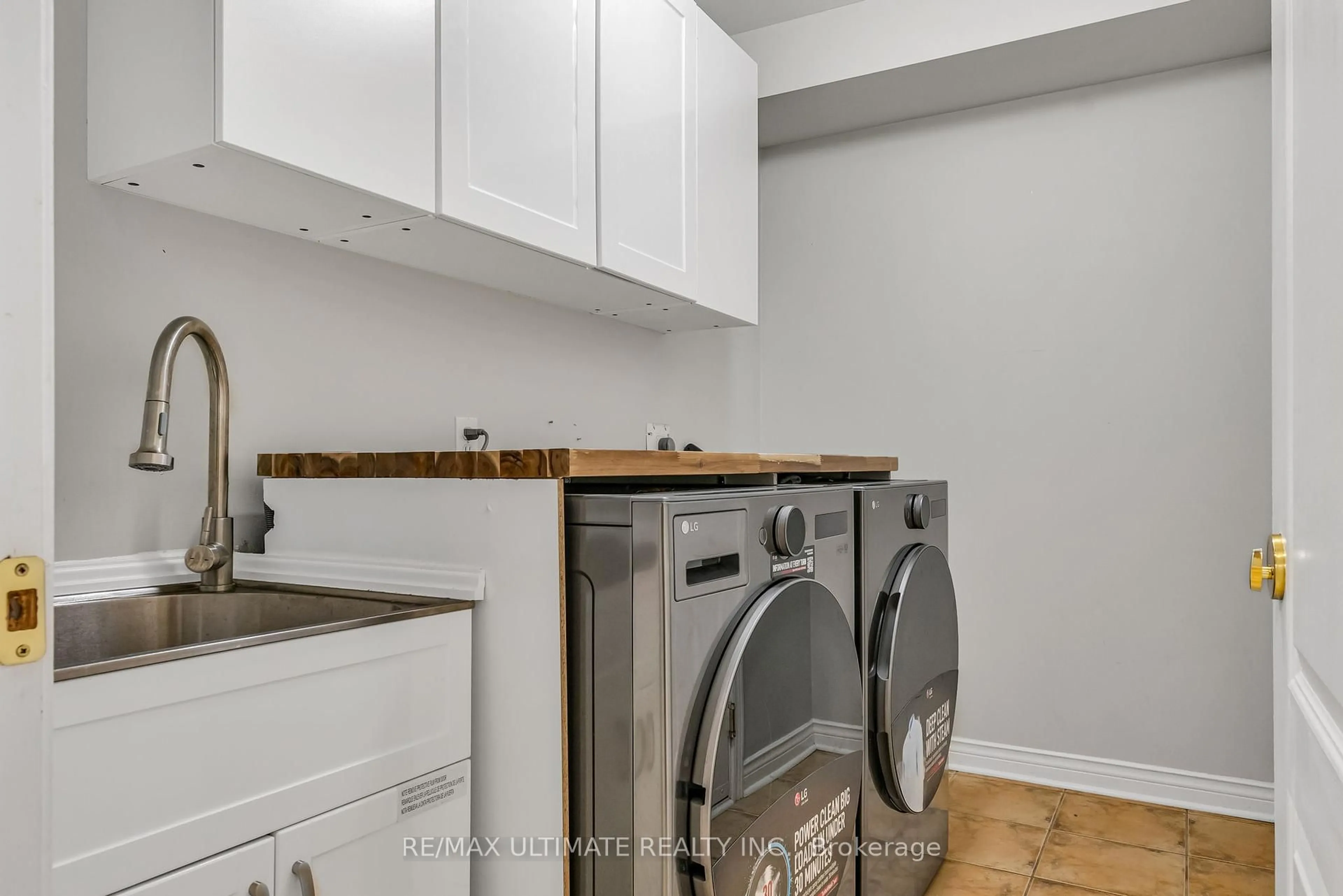 Laundry room for 8 Dooley Cres, Ajax Ontario L1T 4J4