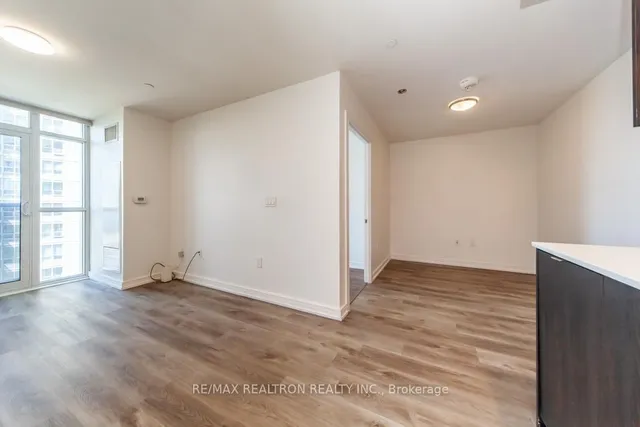 Additional property image - 225 Village Green Sq Unit 1004