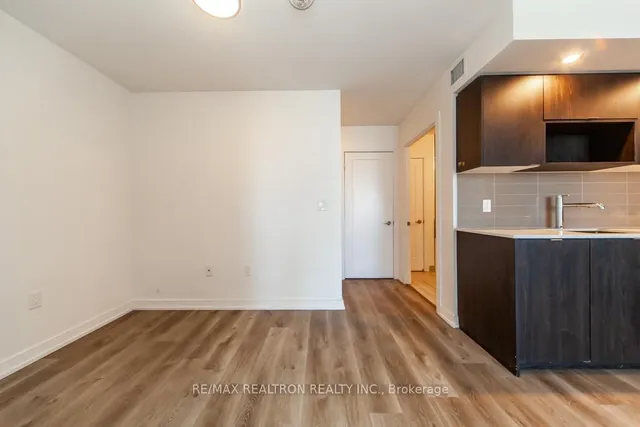 Additional property image - 225 Village Green Sq Unit 1004