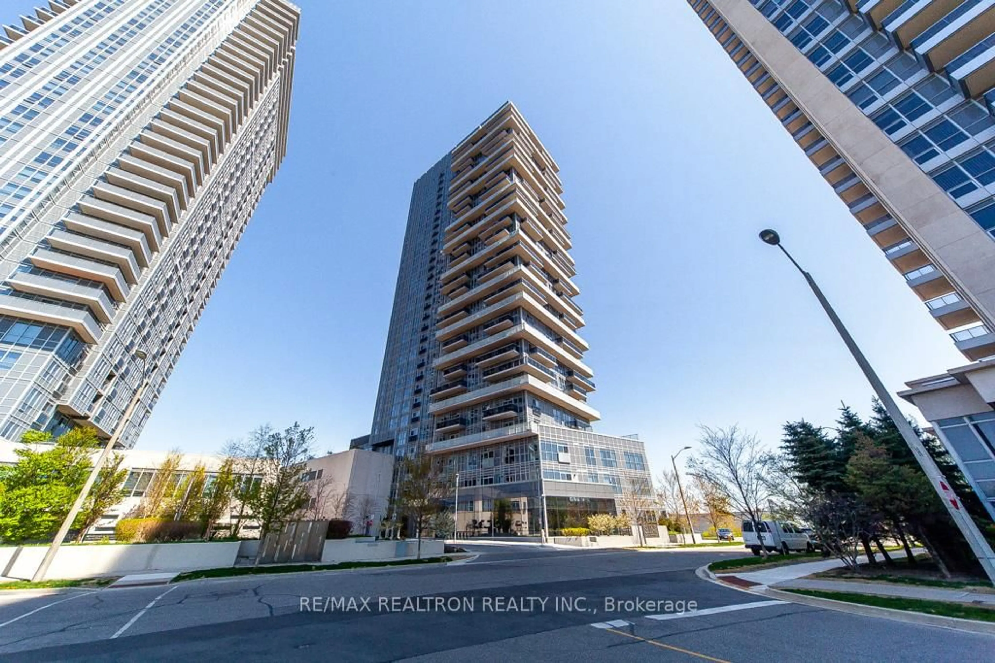 Indoor foyer for 225 Village Green Sq #1004, Toronto Ontario M1S 0N4