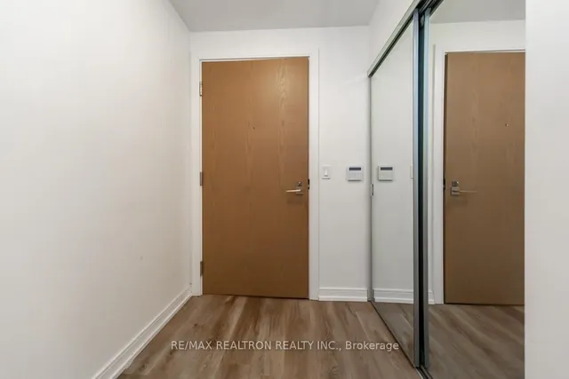 Additional property image - 225 Village Green Sq Unit 1004