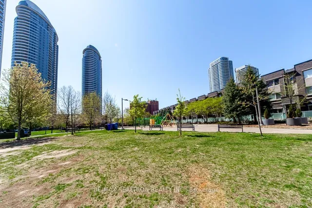 Additional property image - 225 Village Green Sq Unit 1004