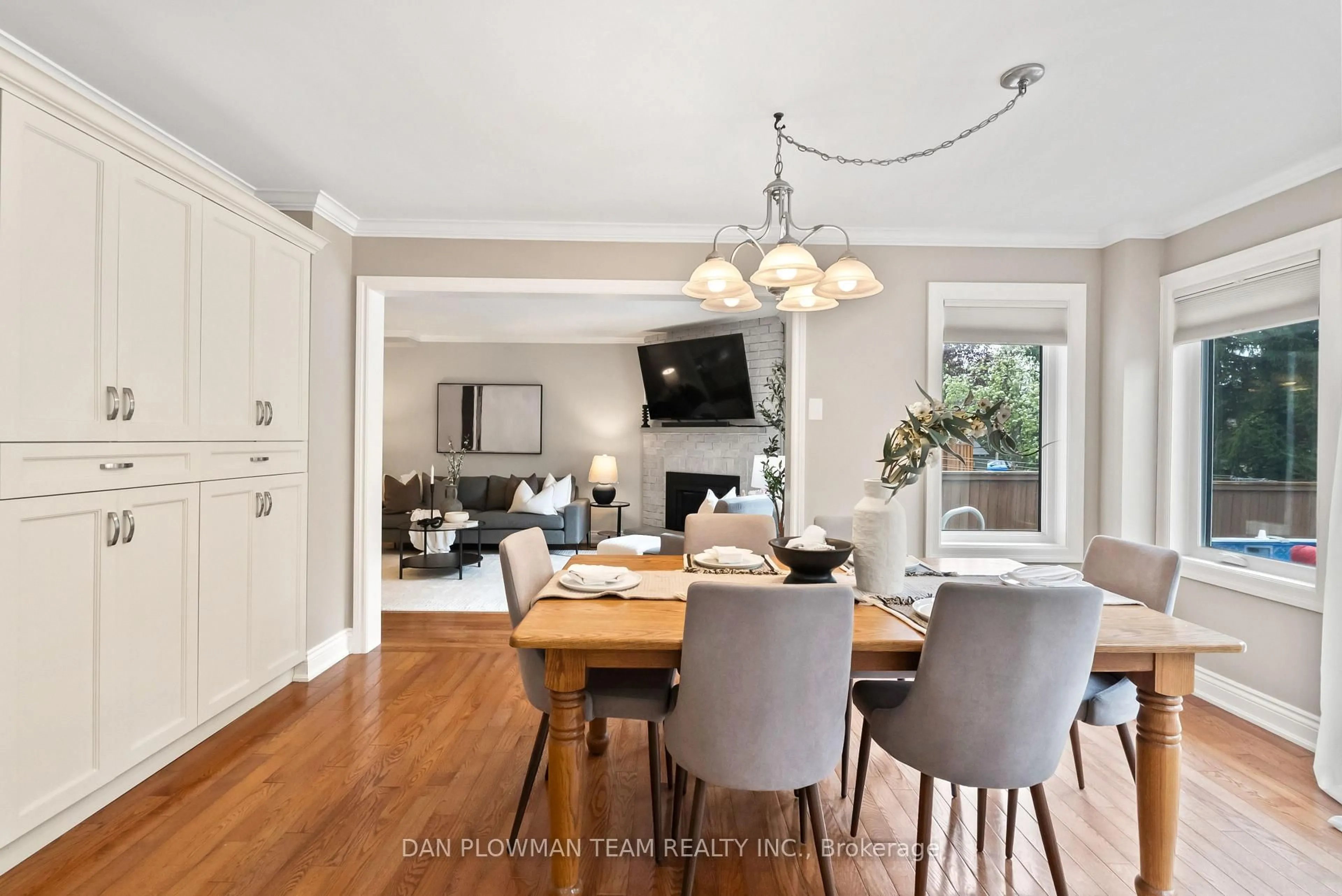Dining room, wood/laminate floor for 460 Palmtree Cres, Oshawa Ontario L1K 2H3