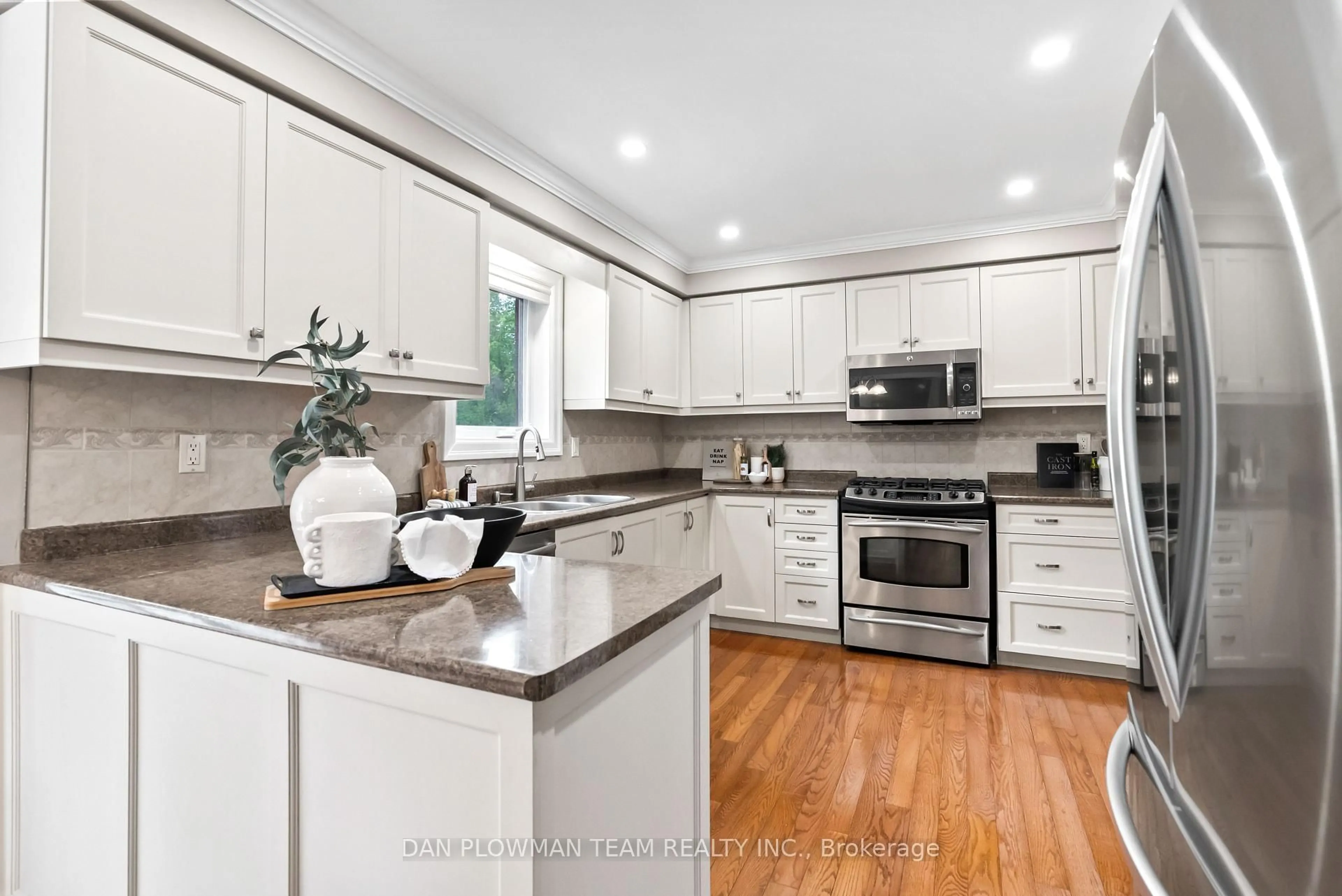 Open concept kitchen, unknown for 460 Palmtree Cres, Oshawa Ontario L1K 2H3