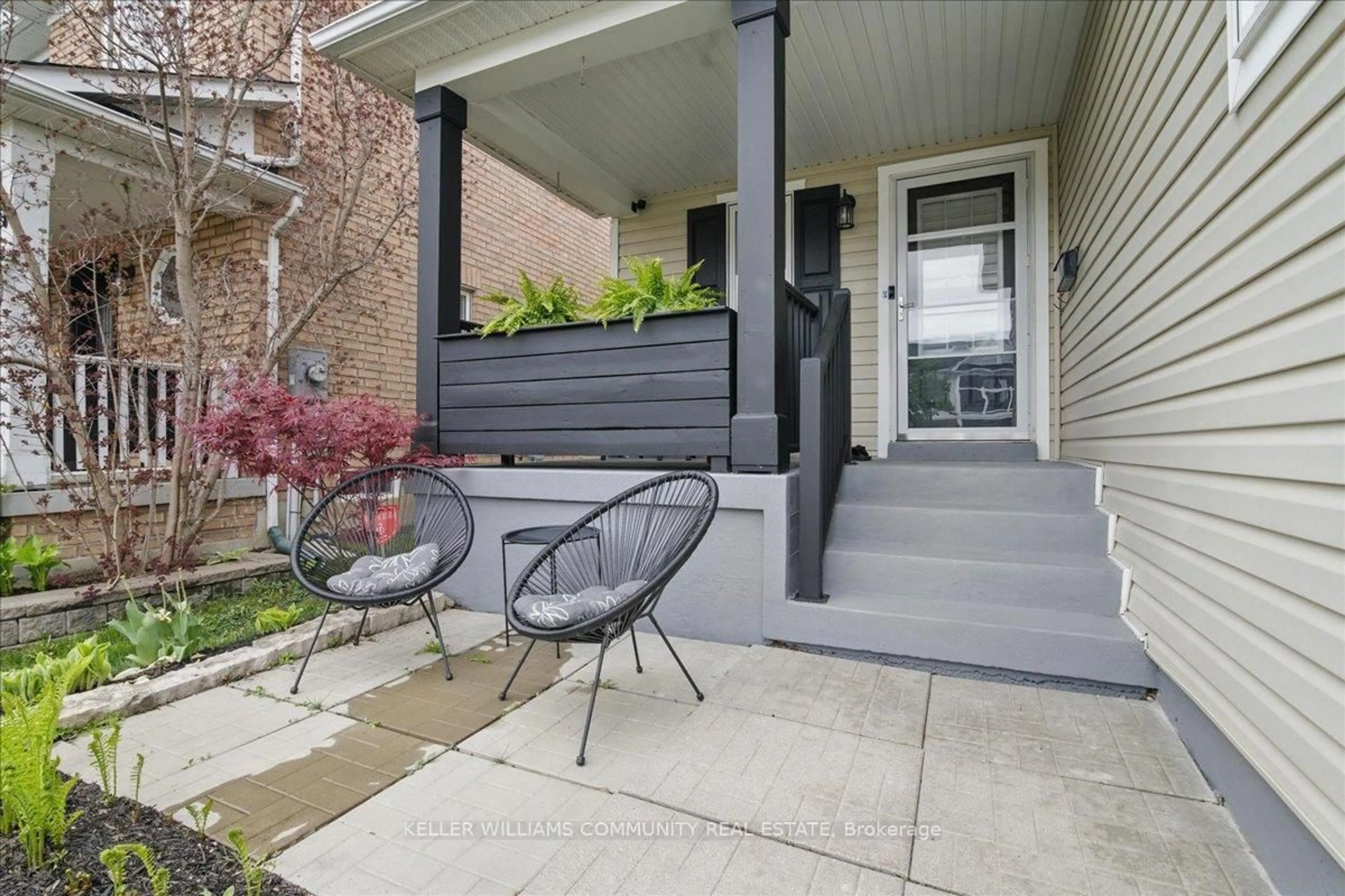 Patio, street for 1659 Spencely Dr, Oshawa Ontario L1K 0B3