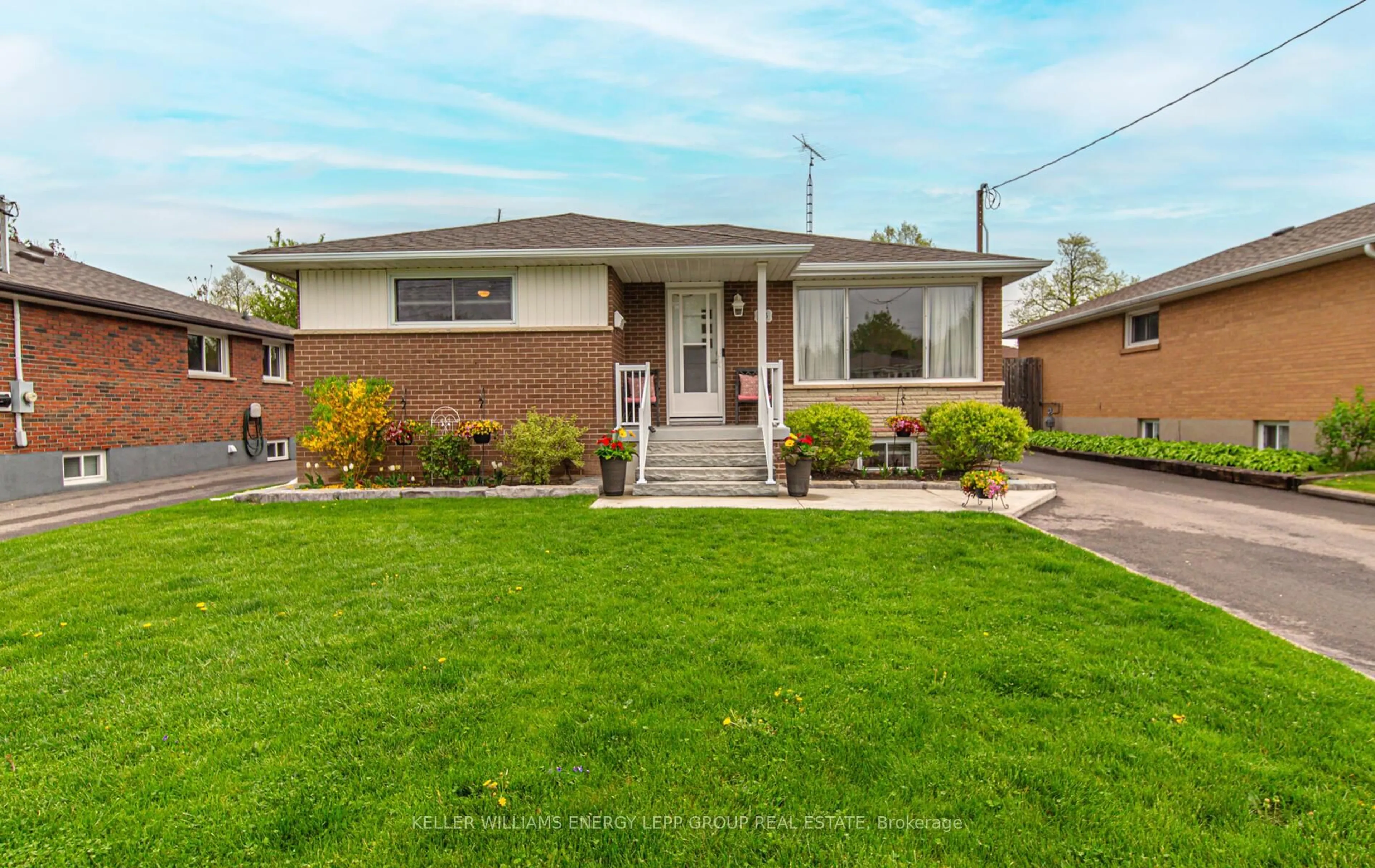 Home with brick exterior material, street for 265 Poplar St, Oshawa Ontario L1H 6P6