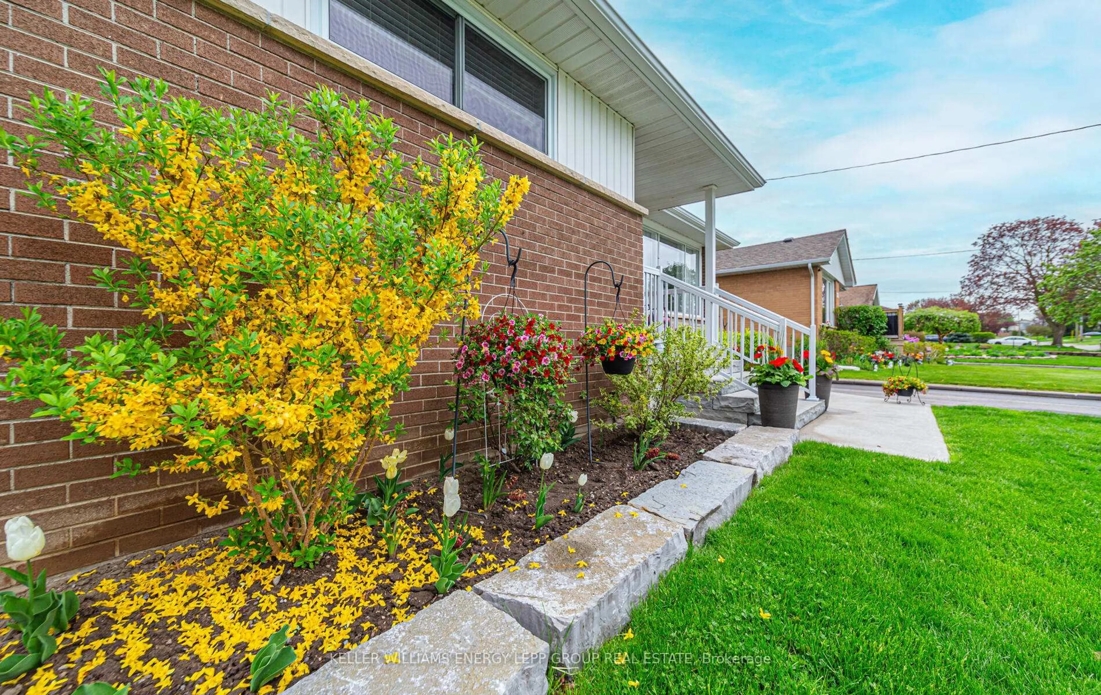 Home with brick exterior material, street for 265 Poplar St, Oshawa Ontario L1H 6P6