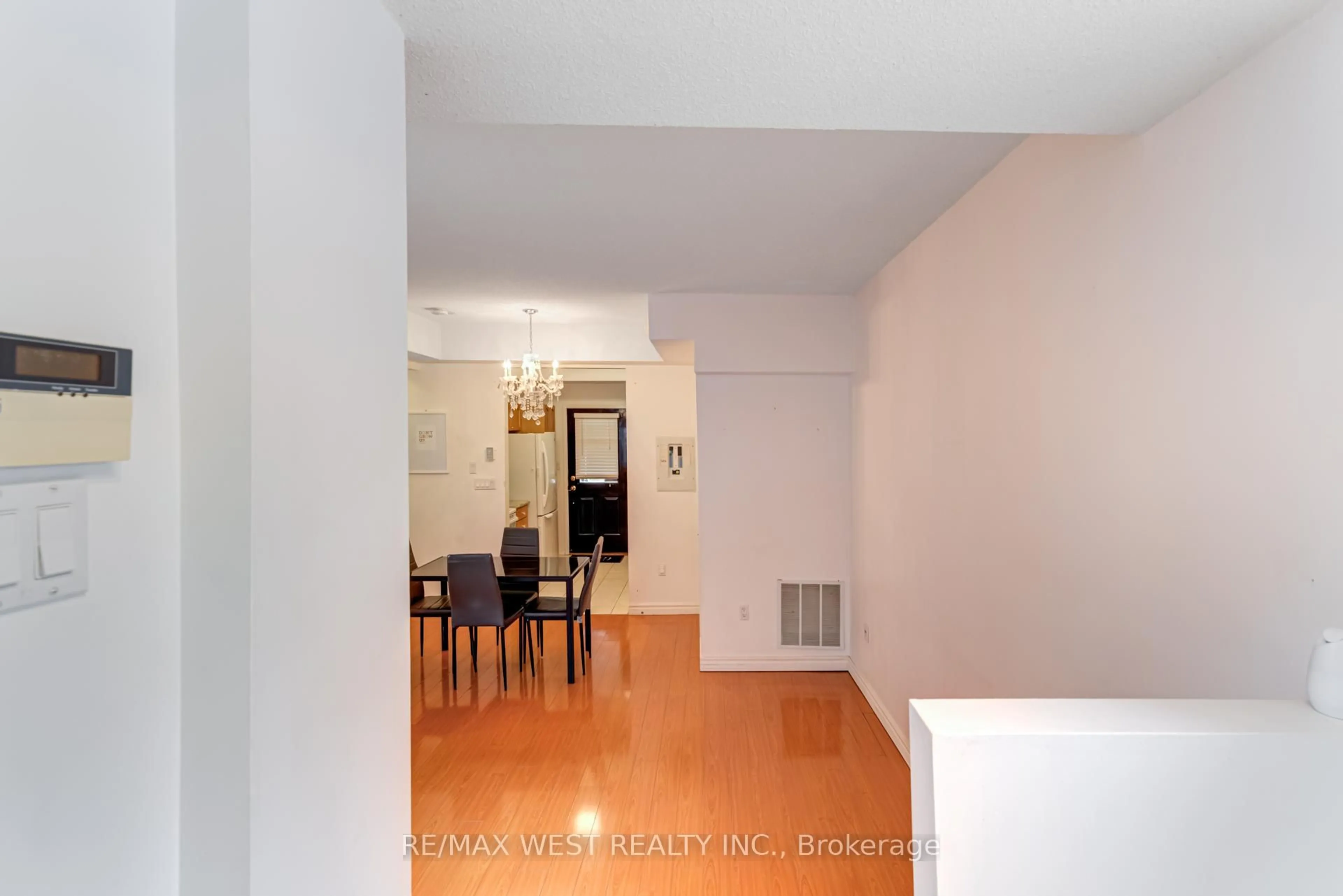 Unknown for 901 Kennedy Rd #26, Toronto Ontario M1K 2E9