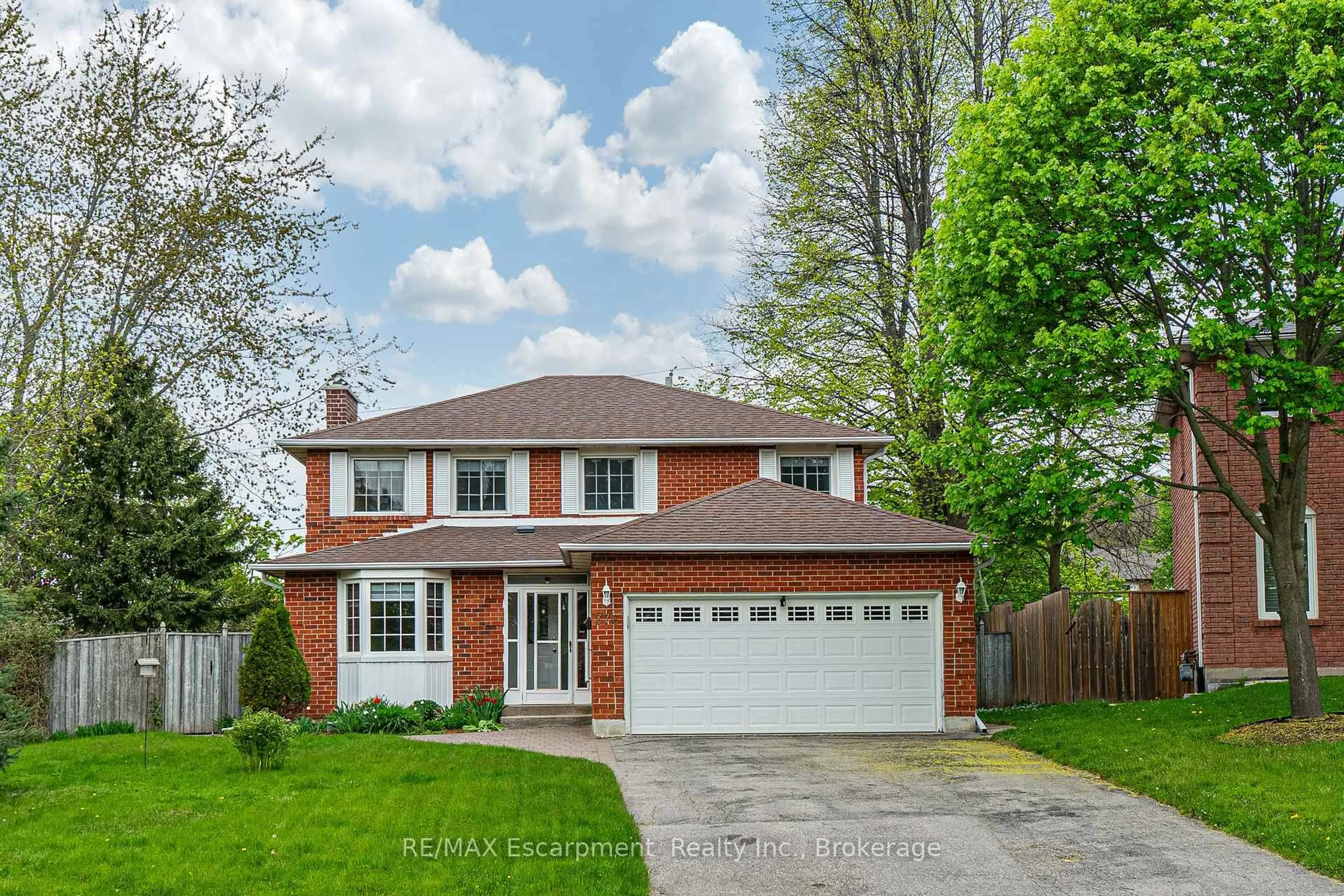 Home with brick exterior material, street for 376 Ellesmere Crt, Oshawa Ontario L1H 8E6