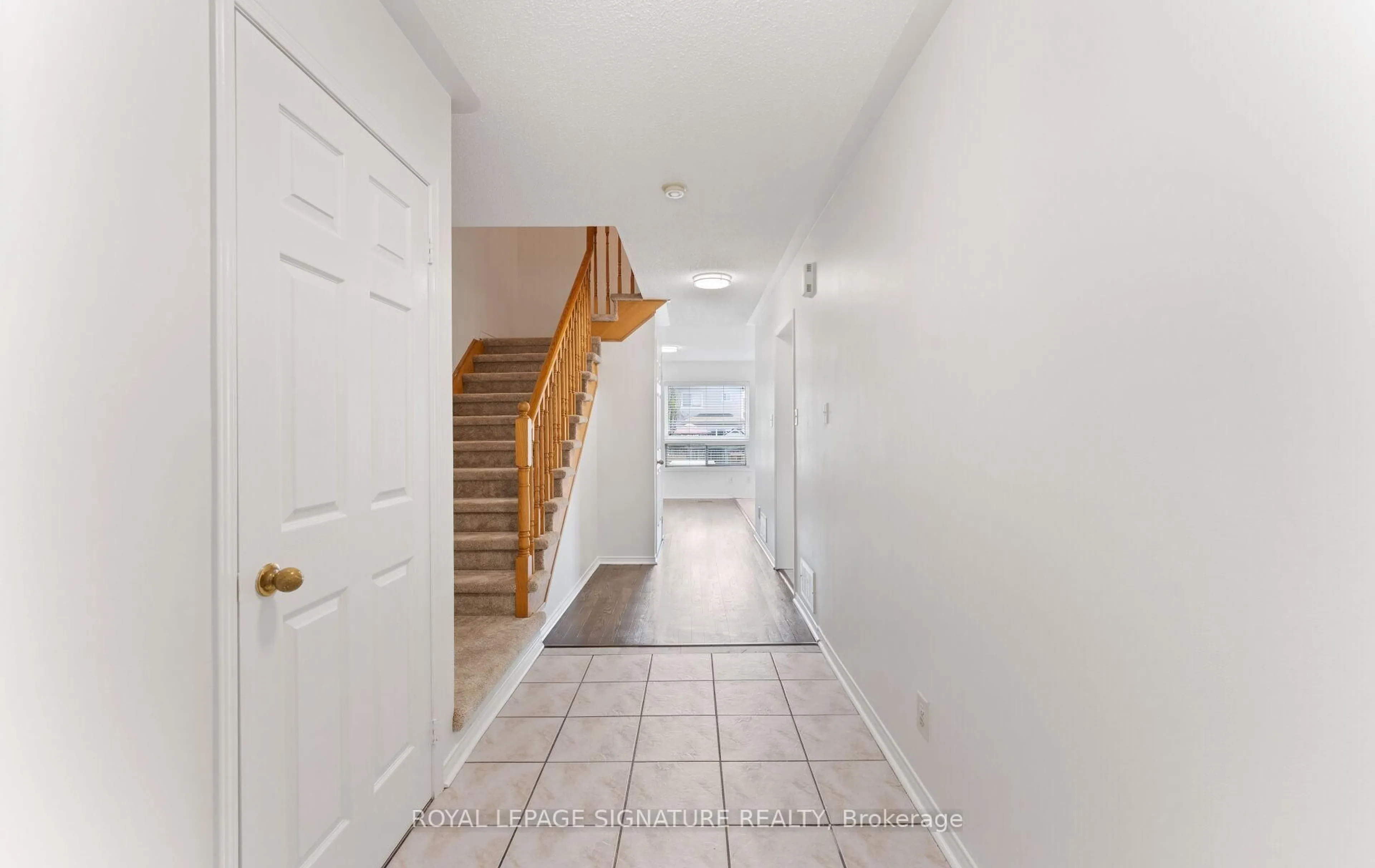 Indoor entryway for 59 Palomino Pl, Whitby Ontario L1R 2V5