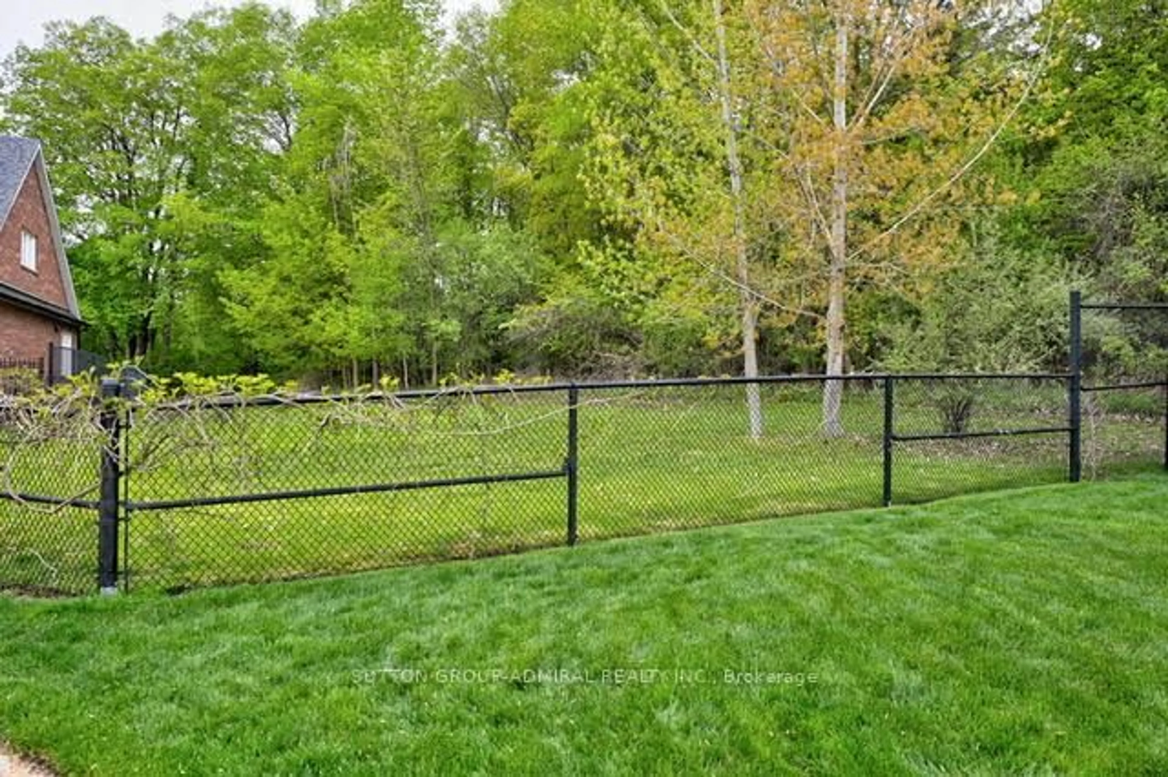 Patio, forest/trees view for 183 Tormina Blvd, Whitby Ontario L1R 3R5