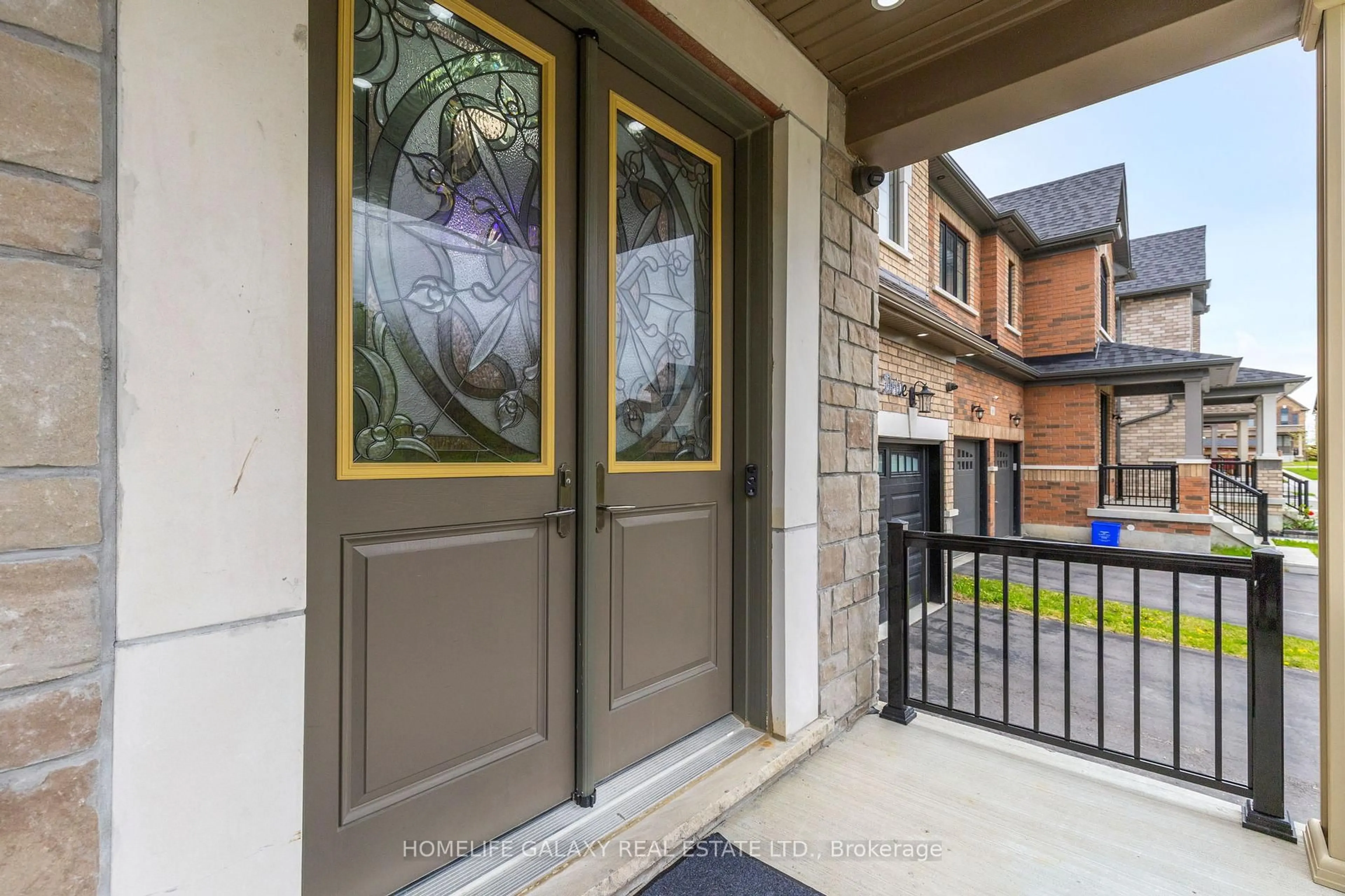 Indoor entryway for 64 Swordfish Dr, Whitby Ontario L1P 0K5