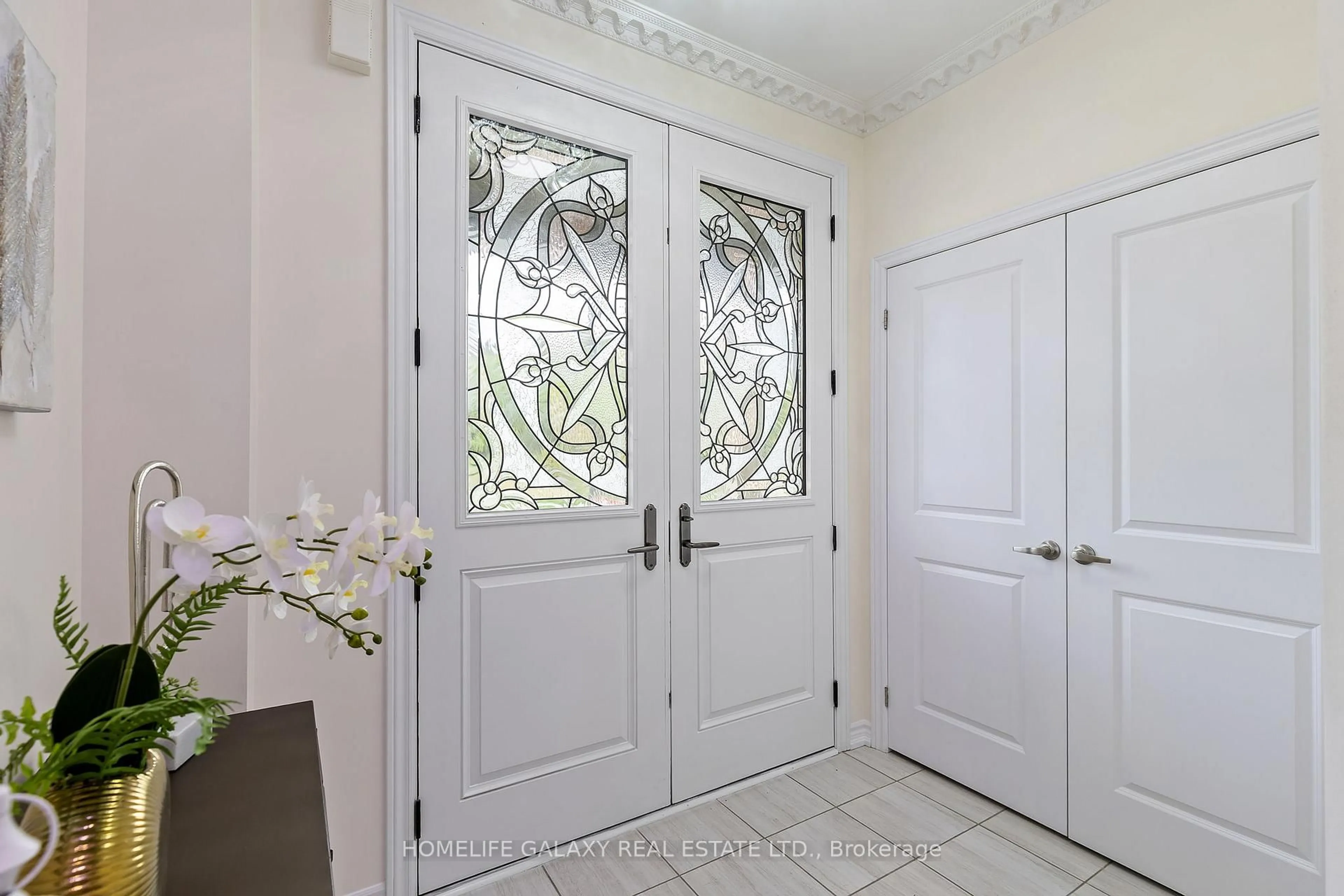 Indoor entryway for 64 Swordfish Dr, Whitby Ontario L1P 0K5