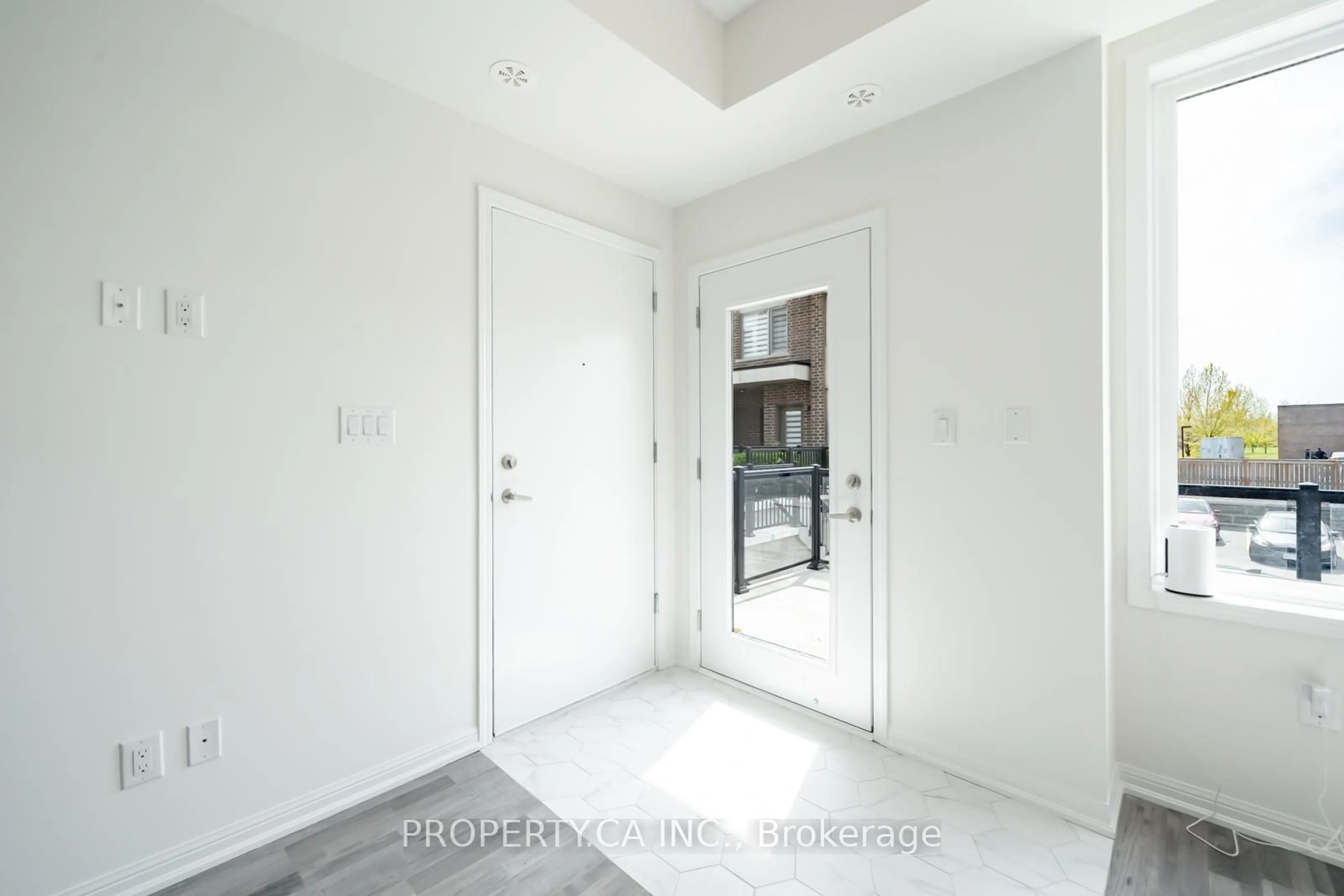 Indoor entryway for 1460 Whites Rd #319, Pickering Ontario L1V 0E8