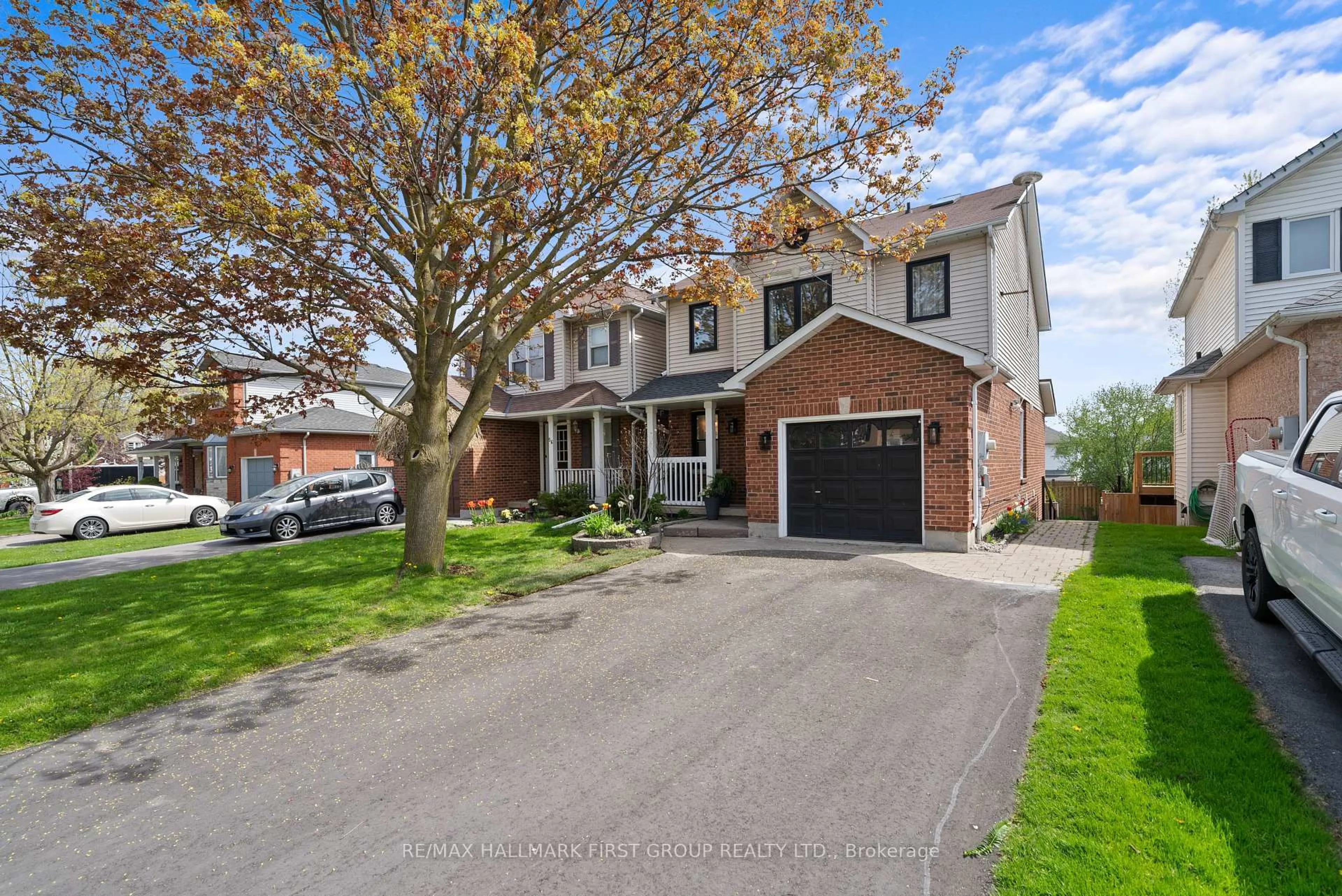 A pic from outside/outdoor area/front of a property/back of a property/a pic from drone, street for 54 Mccrimmon Cres, Clarington Ontario L1C 4N3