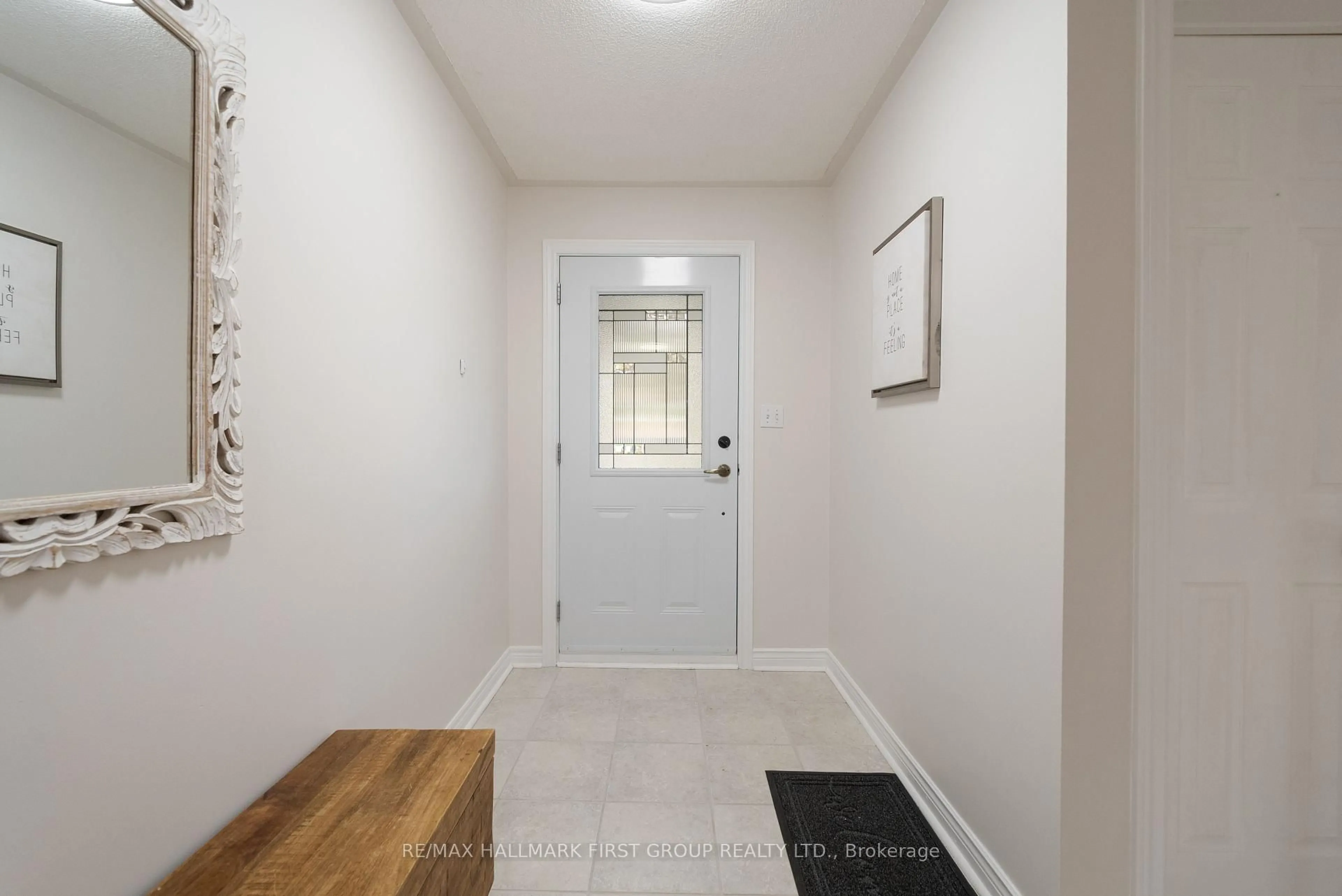Indoor entryway for 54 Mccrimmon Cres, Clarington Ontario L1C 4N3