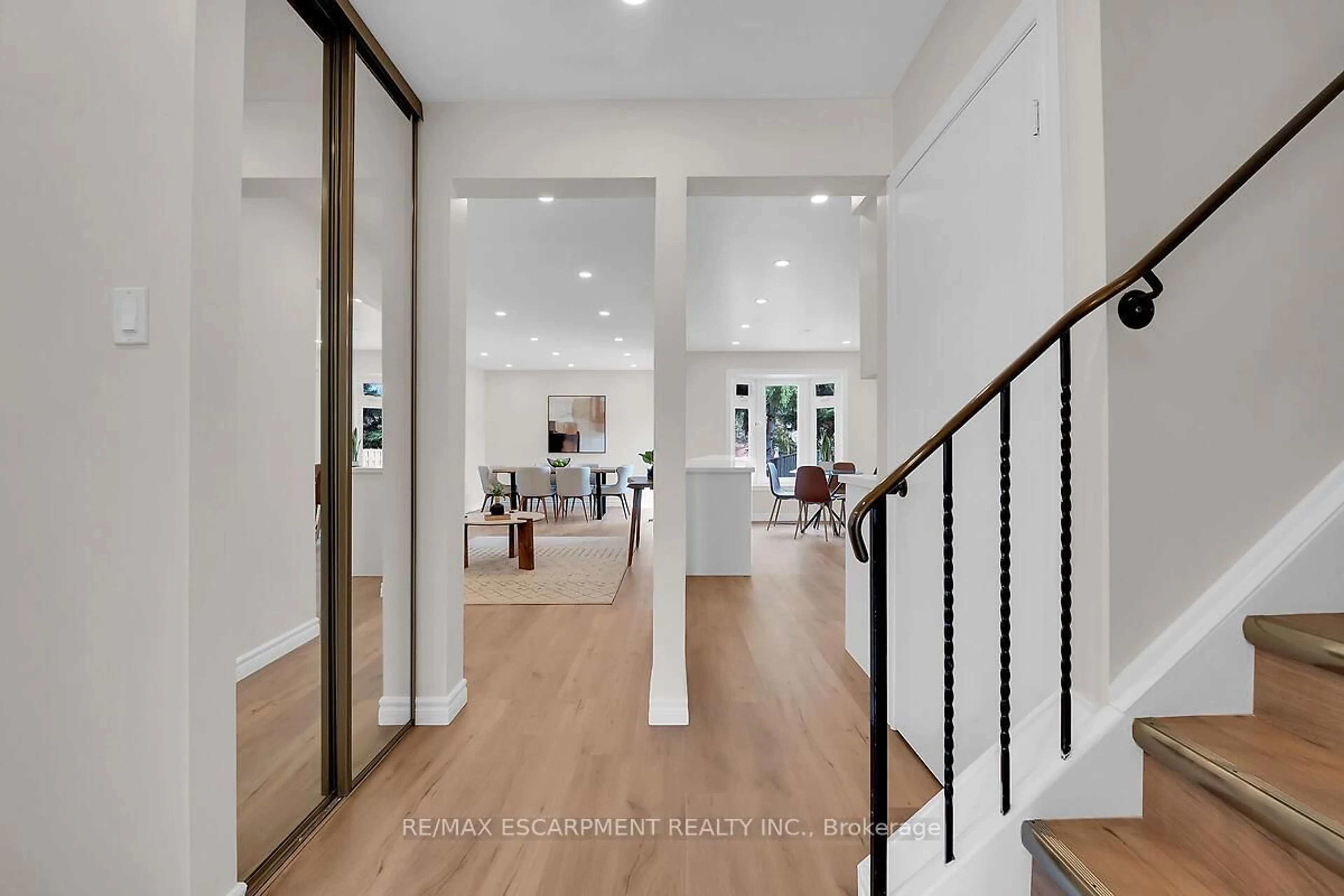 Indoor entryway for 129 Valley Stream Dr, Toronto Ontario M1V 2A4