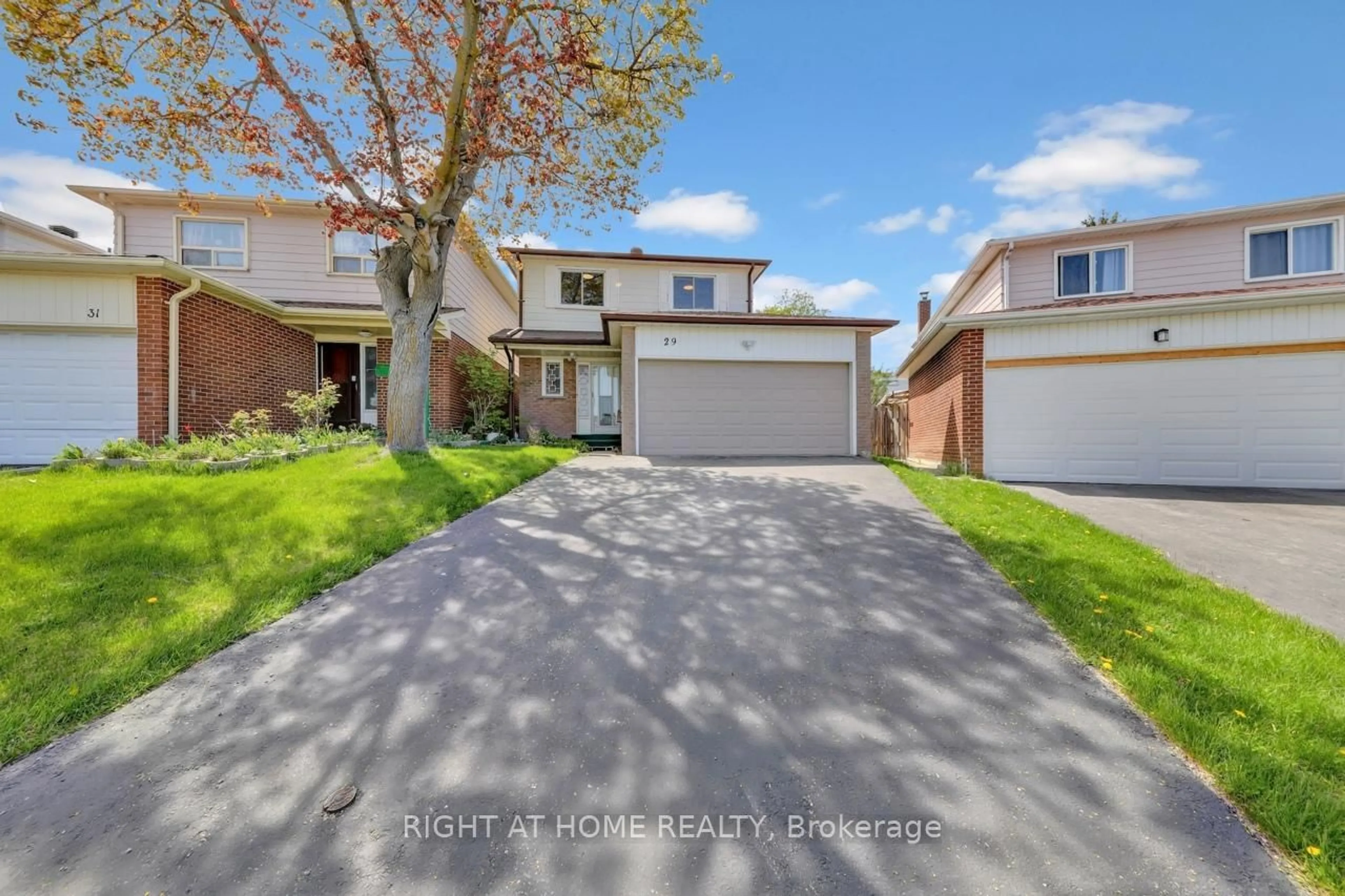 A pic from outside/outdoor area/front of a property/back of a property/a pic from drone, street for 29 Nortonville Dr, Toronto Ontario M1T 2G9