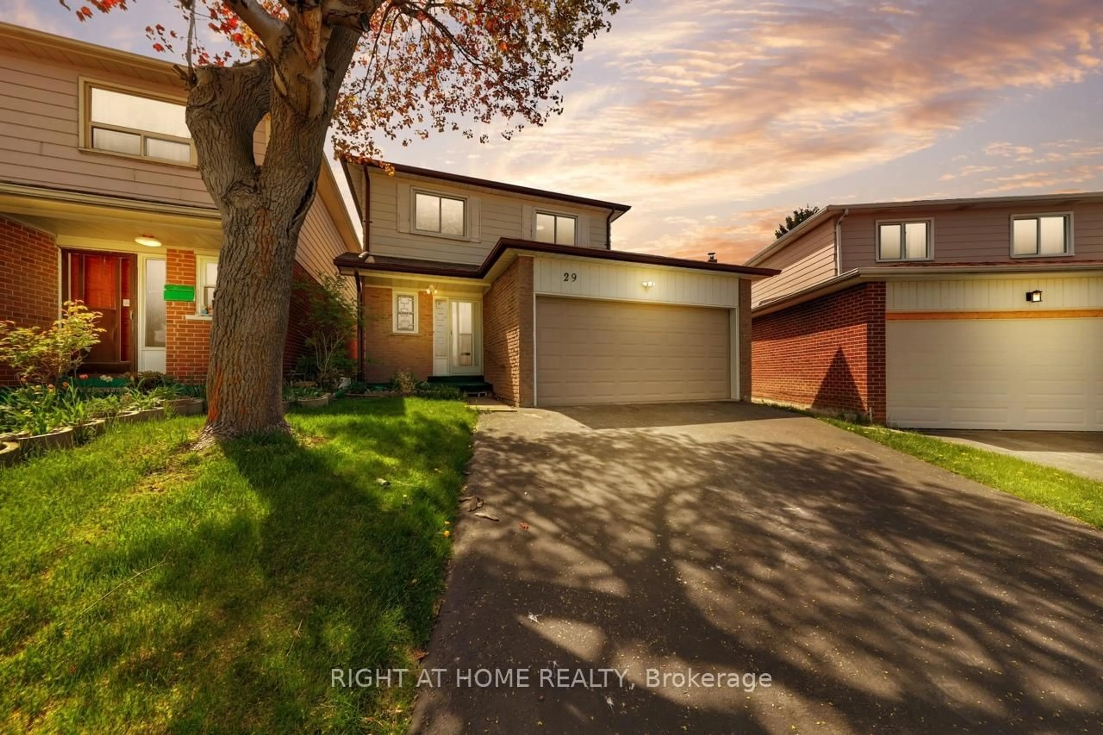 A pic from outside/outdoor area/front of a property/back of a property/a pic from drone, street for 29 Nortonville Dr, Toronto Ontario M1T 2G9