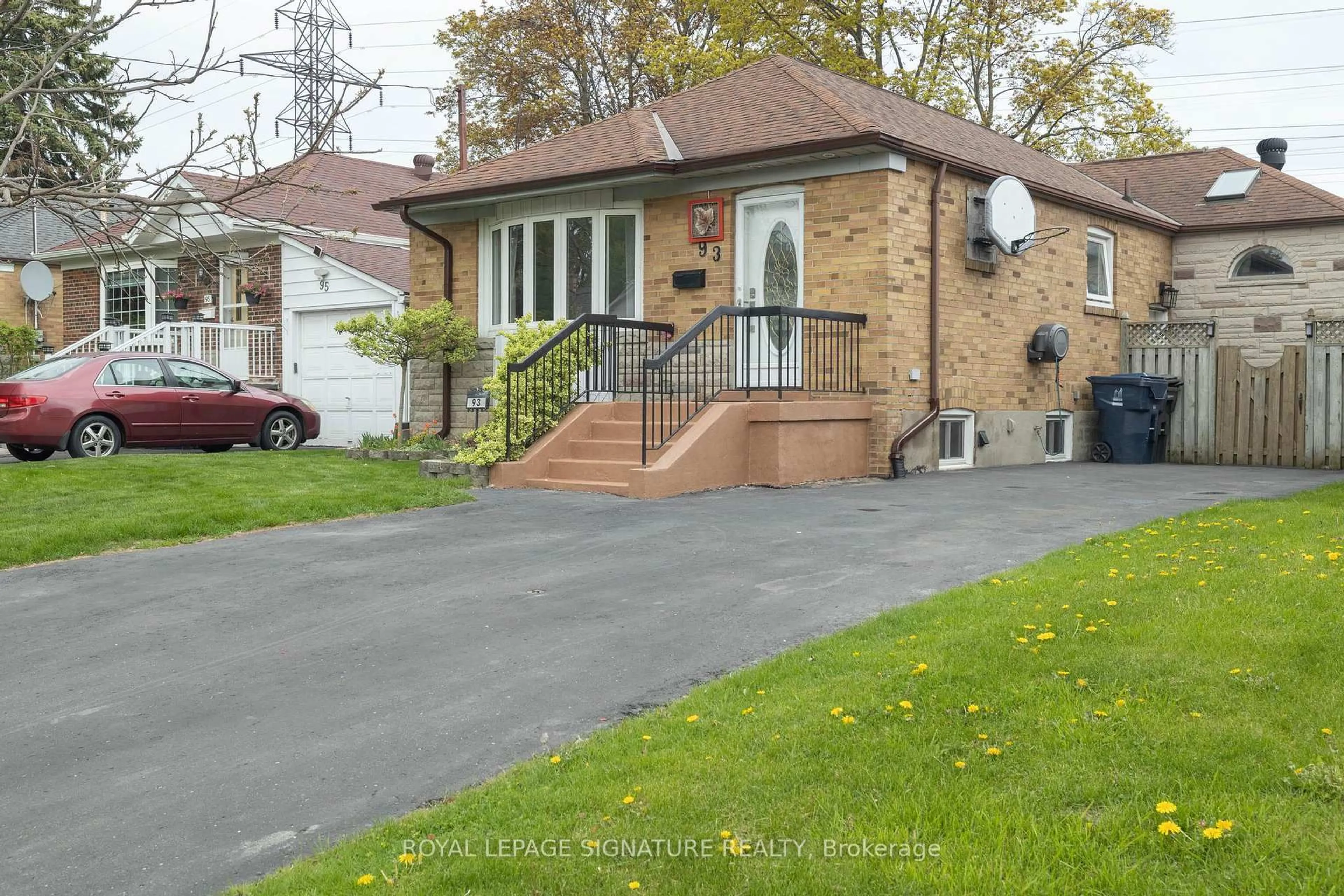 Unknown for 93 Flora Dr, Toronto Ontario M1P 1A5