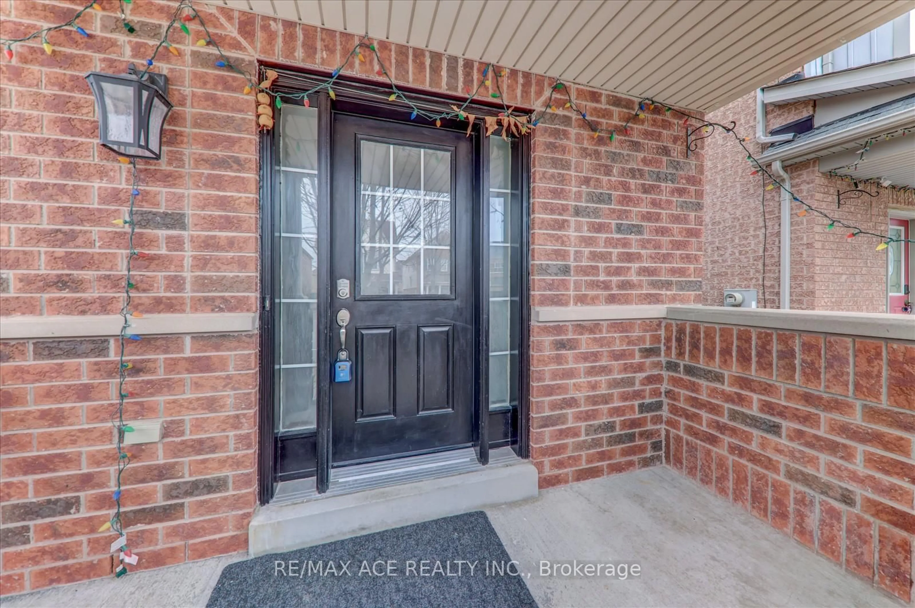 Indoor entryway for 11 Middlecote Dr, Ajax Ontario L1T 0A4