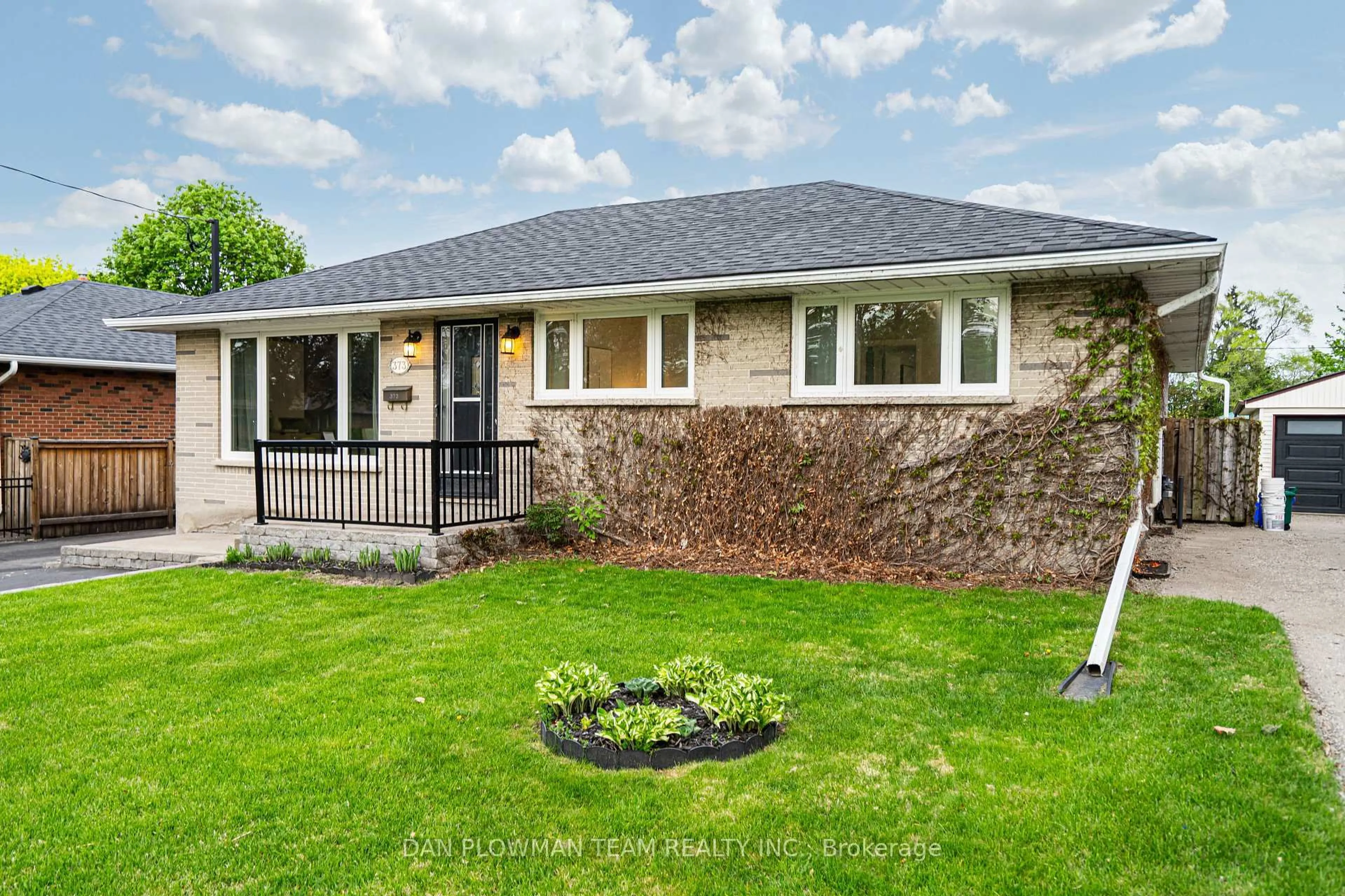 Home with brick exterior material, street for 373 Welland Ave, Oshawa Ontario L1J 3C7